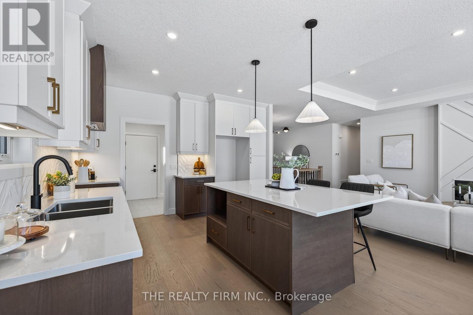 289 King Street, Southwest Middlesex, Ontario  N0L 1M0 - Photo 18 - X12953824