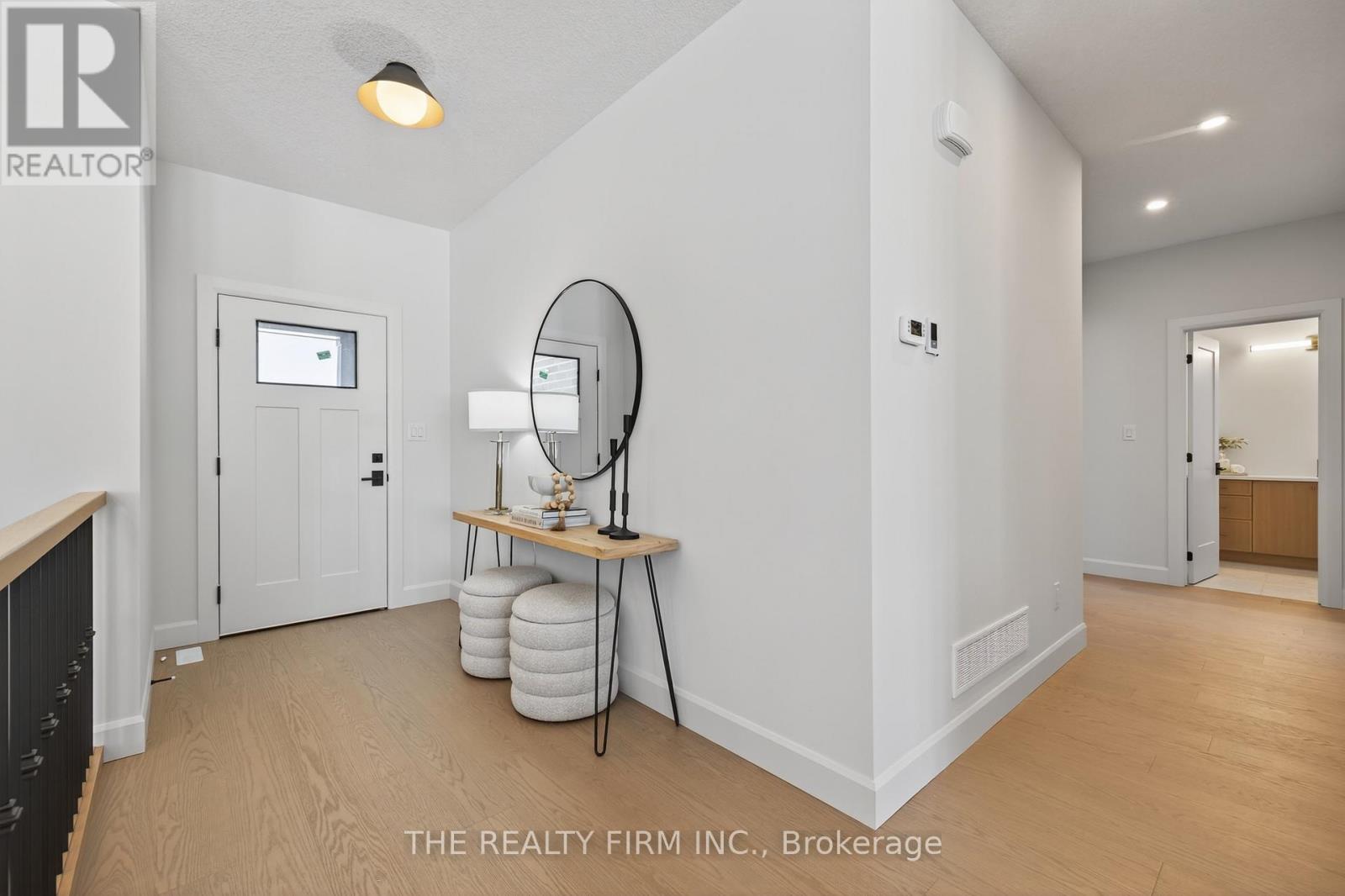 289 King Street, Southwest Middlesex, Ontario  N0L 1M0 - Photo 3 - X12953824