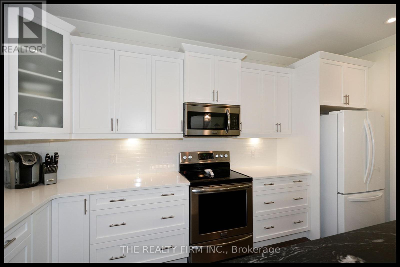 285 Elizabeth Street, Southwest Middlesex, Ontario  N0L 1M0 - Photo 11 - X12953830