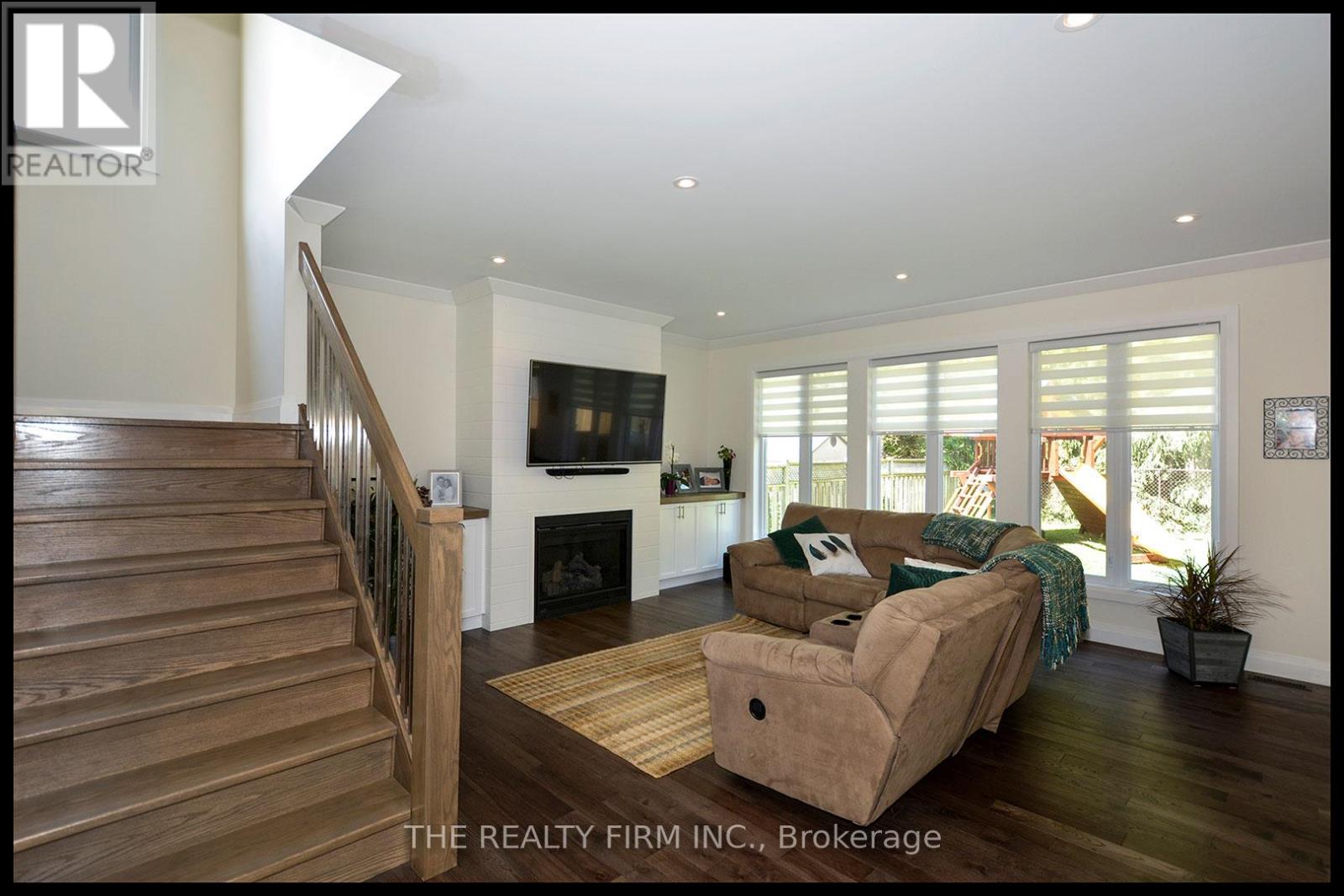 285 Elizabeth Street, Southwest Middlesex, Ontario  N0L 1M0 - Photo 3 - X12953830