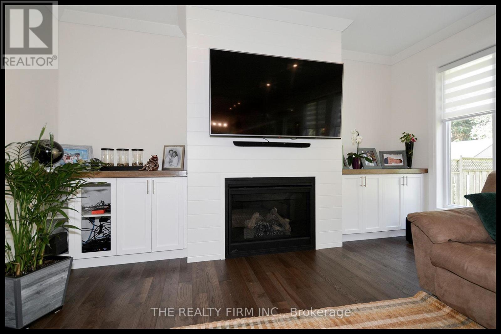 285 Elizabeth Street, Southwest Middlesex, Ontario  N0L 1M0 - Photo 6 - X12953830