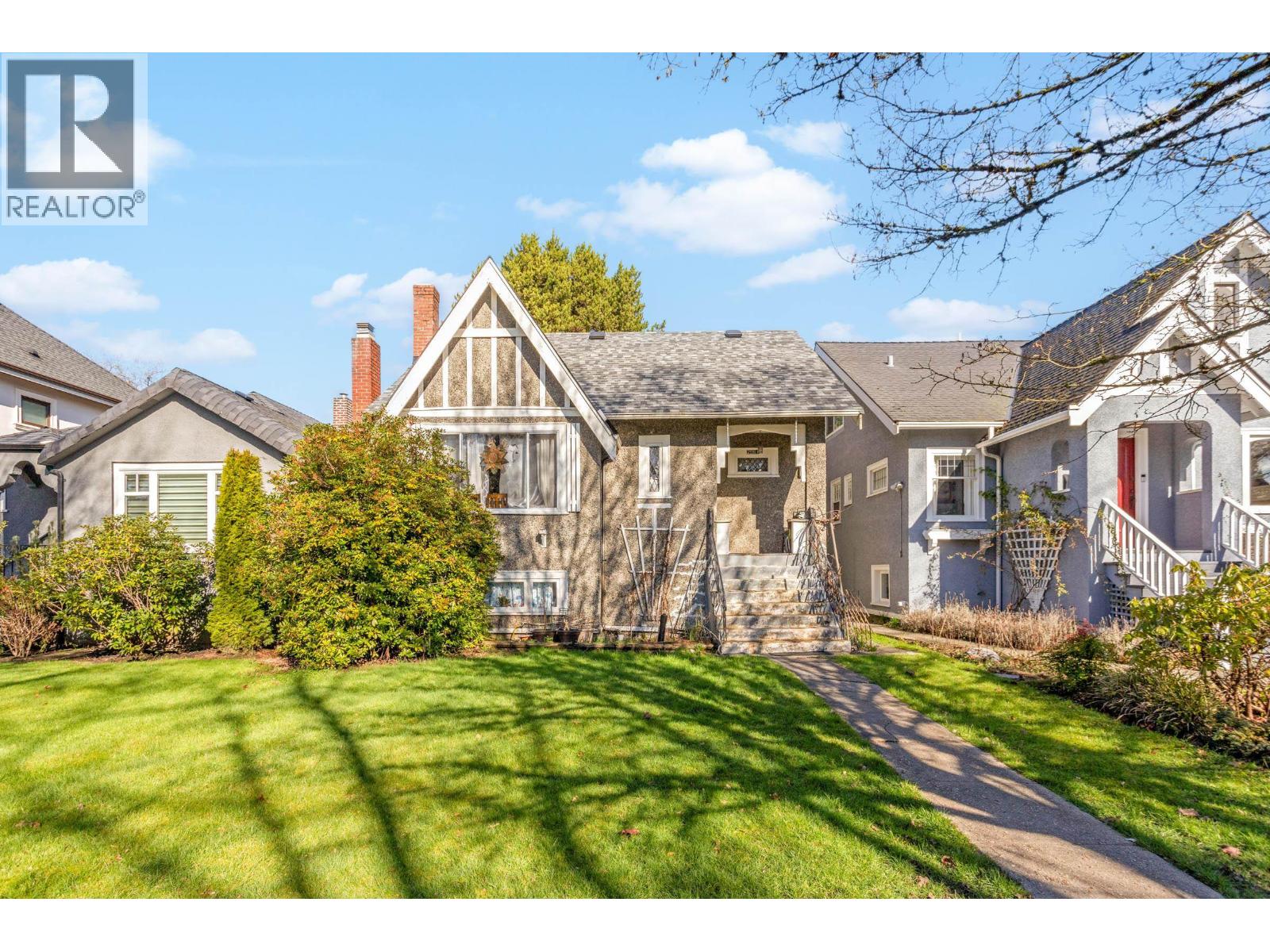 2861 W 15TH AVENUE, Vancouver, British Columbia