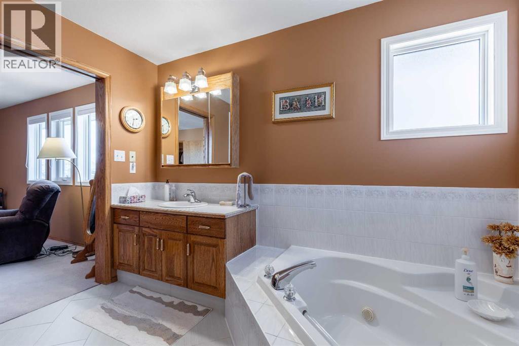 229 Coachwood Point W, Lethbridge, Alberta  T1K 6A7 - Photo 32 - A2295596