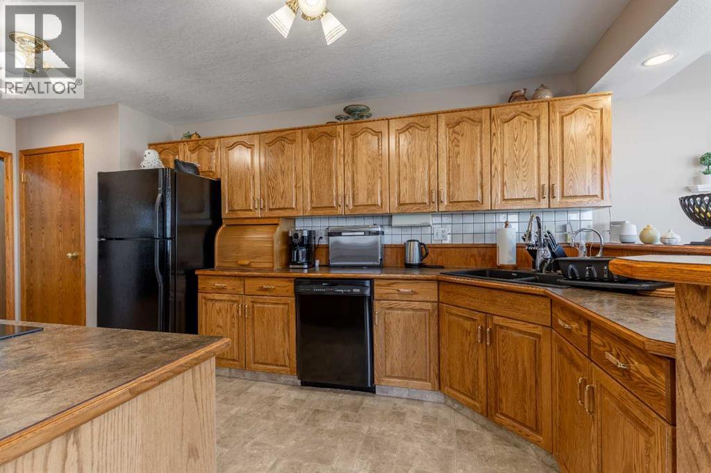 229 Coachwood Point W, Lethbridge, Alberta  T1K 6A7 - Photo 16 - A2295596