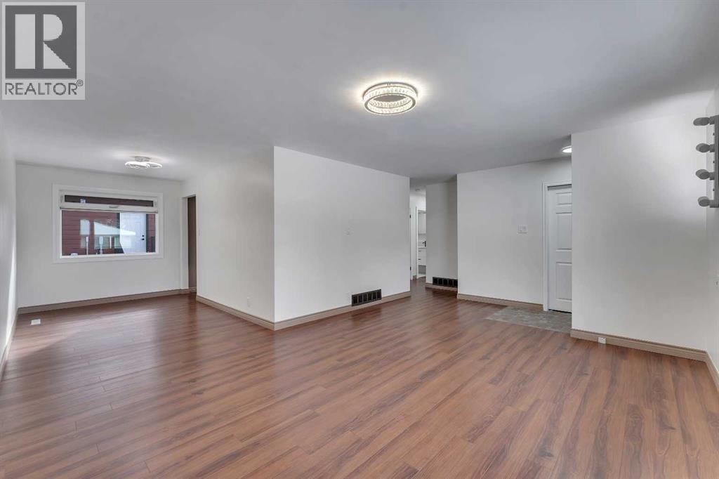 4824 Claret Street NW, Calgary, Alberta  T2L 1C1 - Photo 3 - A2297164