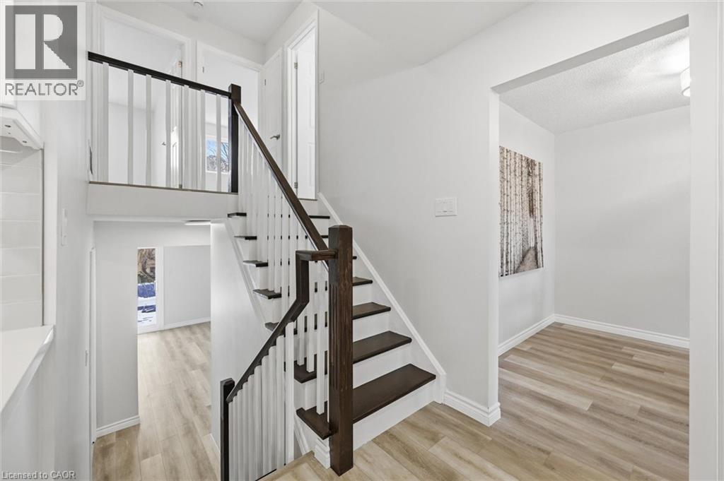 2344 Glastonbury Road, Burlington, Ontario  L7P 3Y3 - Photo 19 - 40817315