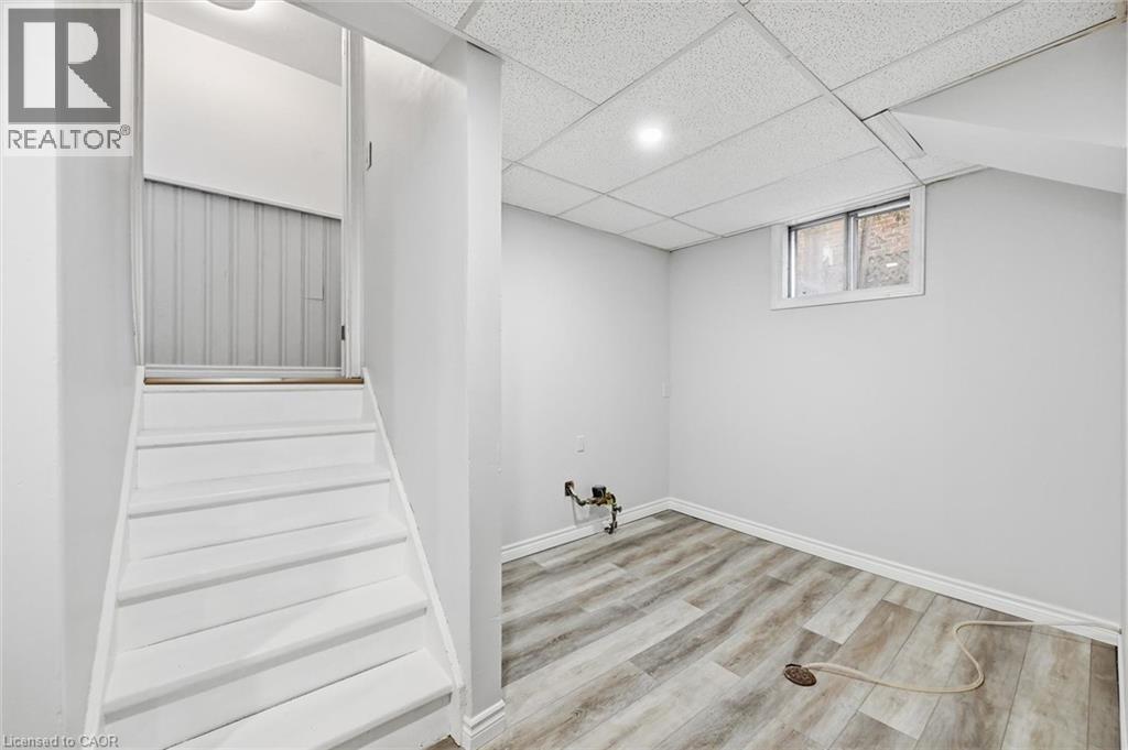 2344 Glastonbury Road, Burlington, Ontario  L7P 3Y3 - Photo 32 - 40817315