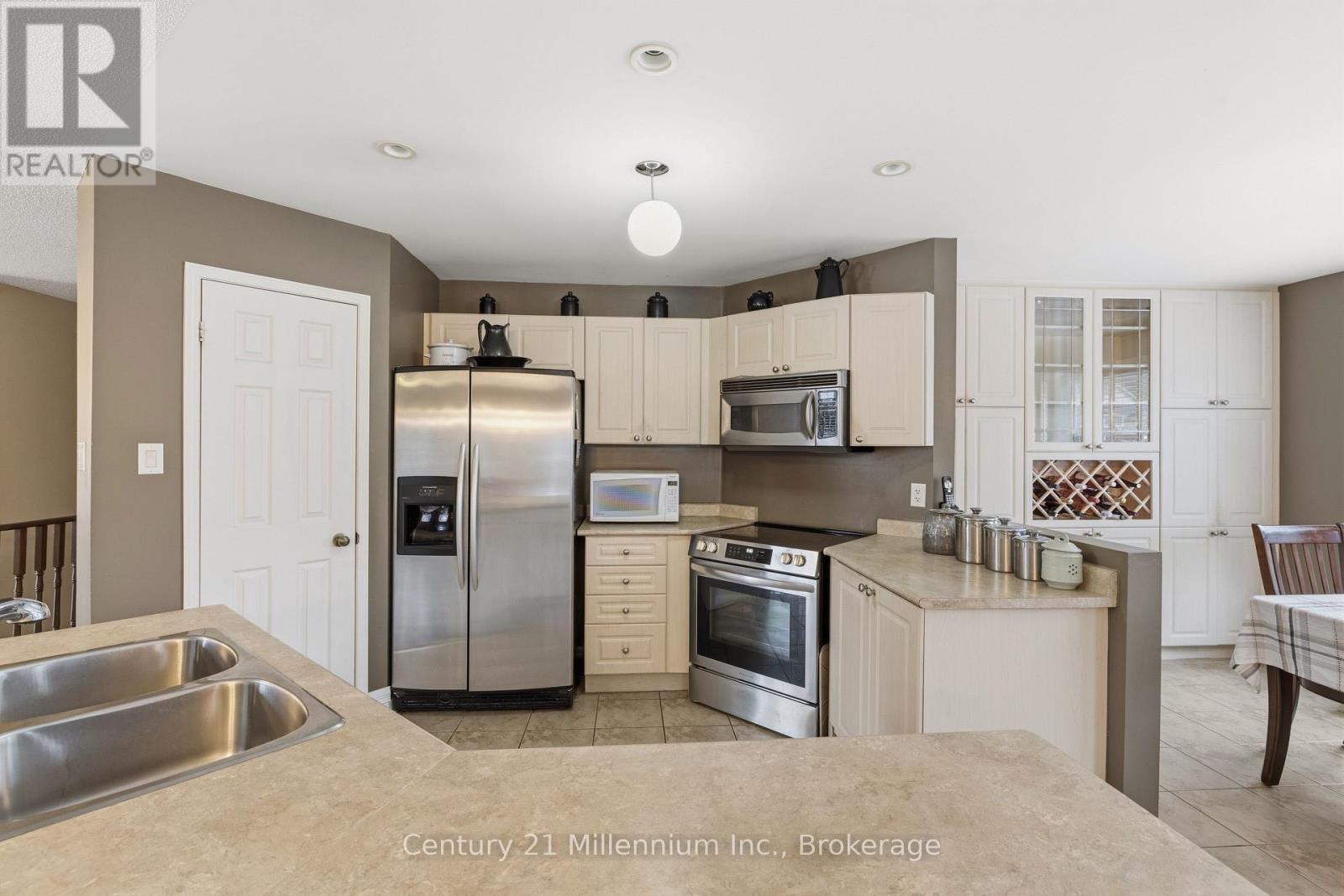 135 Royal Beech Drive, Wasaga Beach, Ontario  L9Z 2N3 - Photo 11 - S12953758