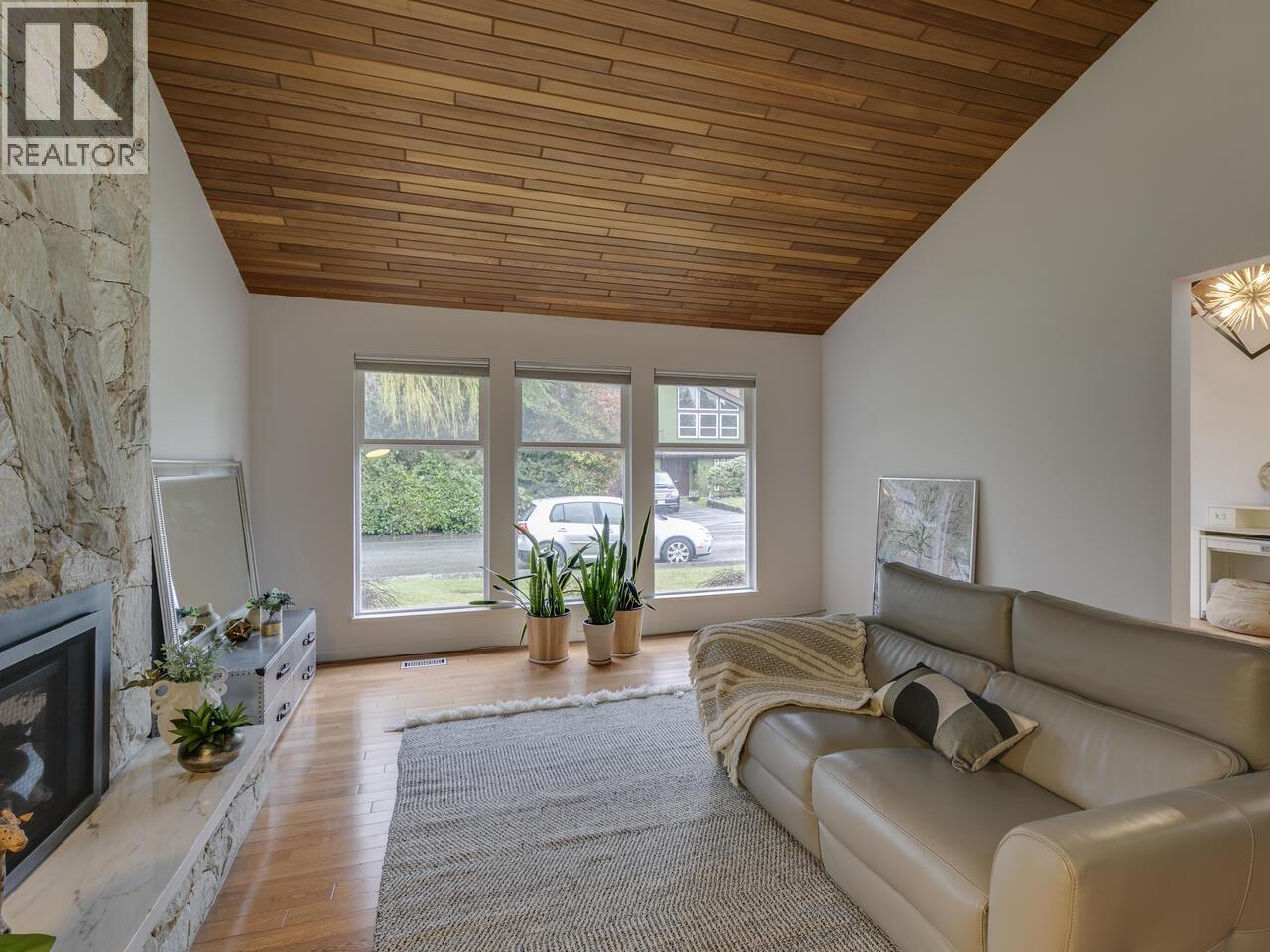 763 Weymouth Drive, North Vancouver, British Columbia  V7K 2Z5 - Photo 6 - R3106642