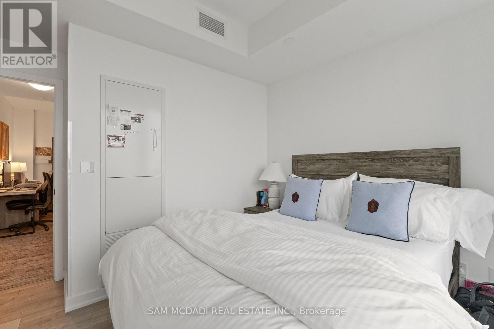 912 - 220 Missinnihe Way, Mississauga, Ontario  L5H 0A9 - Photo 17 - W12953706