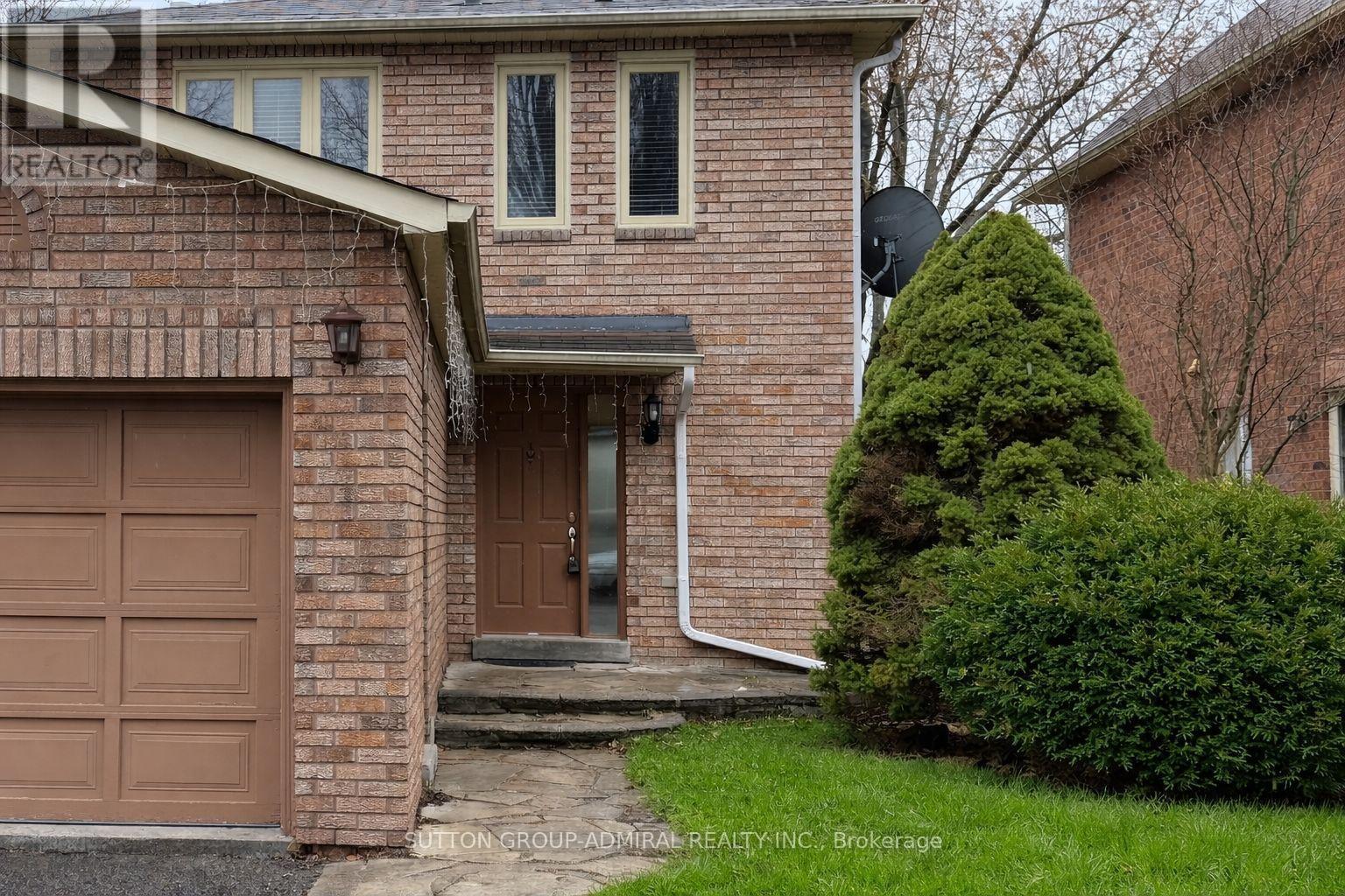 39 April Gardens, Aurora, Ontario  L4G 4R7 - Photo 2 - N12869372