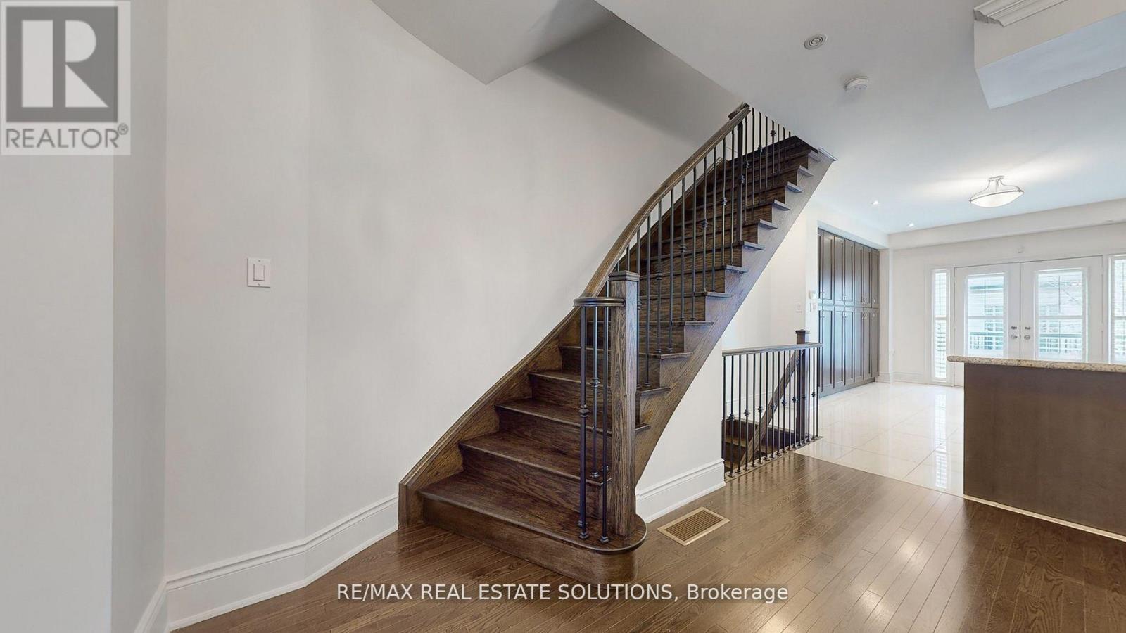 30 Mallingham Court, Toronto, Ontario  M2N 0C7 - Photo 11 - C12953780