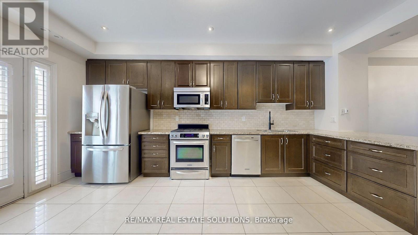 30 Mallingham Court, Toronto, Ontario  M2N 0C7 - Photo 2 - C12953780