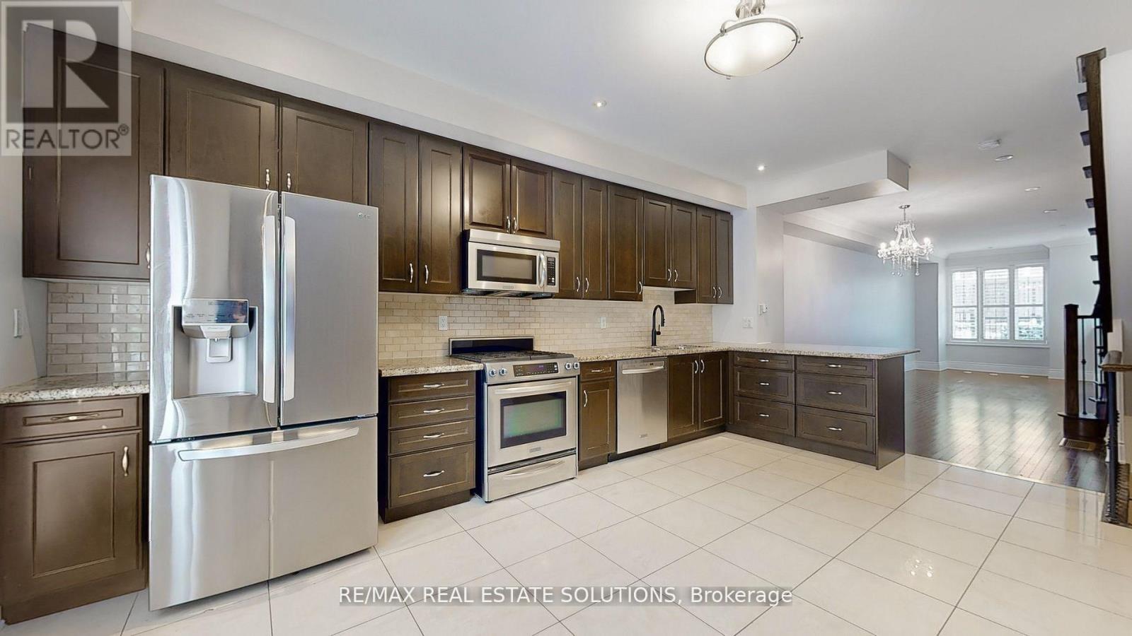 30 Mallingham Court, Toronto, Ontario  M2N 0C7 - Photo 4 - C12953780