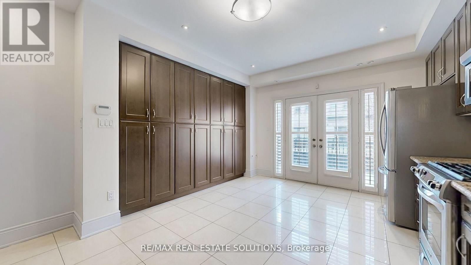 30 Mallingham Court, Toronto, Ontario  M2N 0C7 - Photo 5 - C12953780