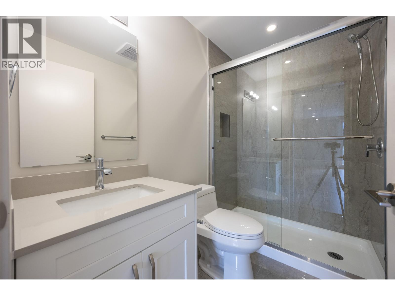 6252 Kitchener Street, Burnaby, British Columbia  V5B 2J4 - Photo 32 - R3106261