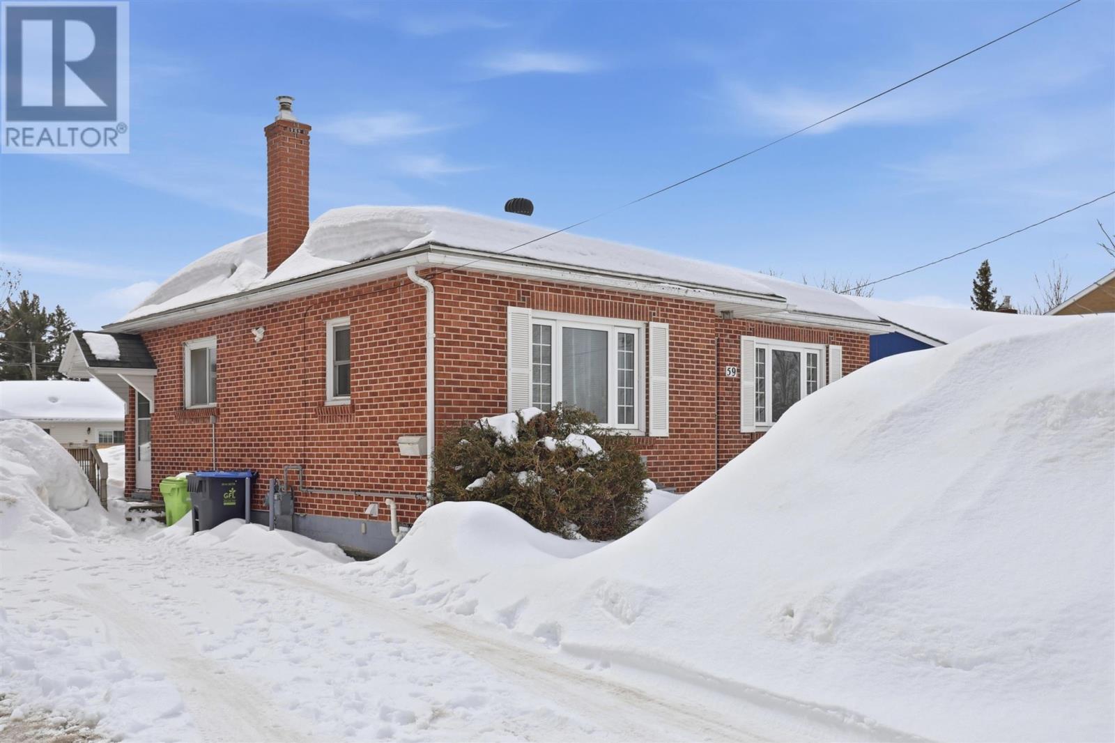 59 Mark St, Sault Ste. Marie, Ontario  P6A 3M1 - Photo 2 - SM260614
