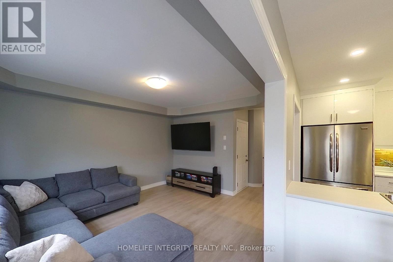 120 Stonemount Crescent, Essa (Angus), Ontario  L0M 1B4 - Photo 9 - N12953784