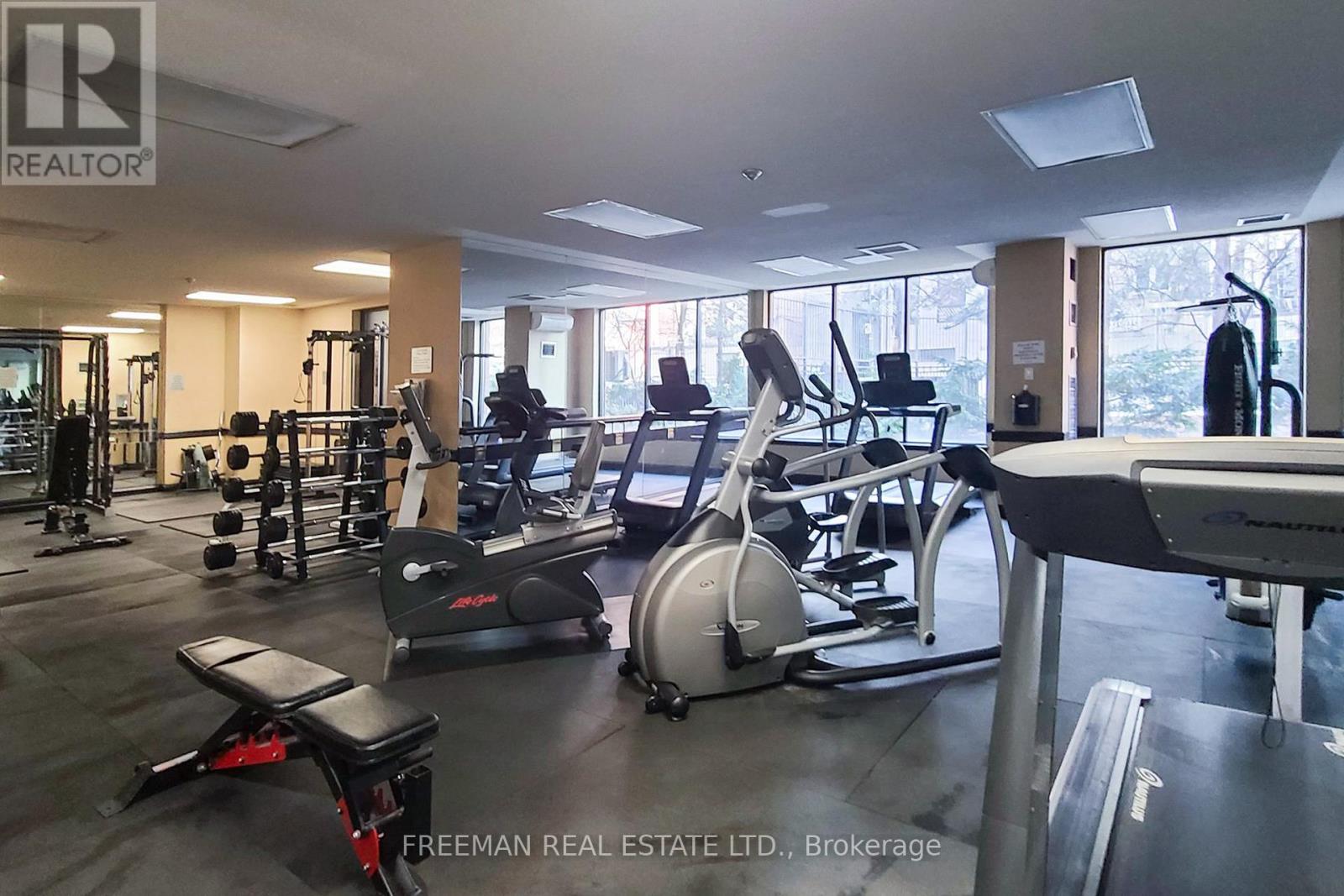 2405 - 633 Bay Street, Toronto, Ontario  M5G 2G4 - Photo 33 - C12953544