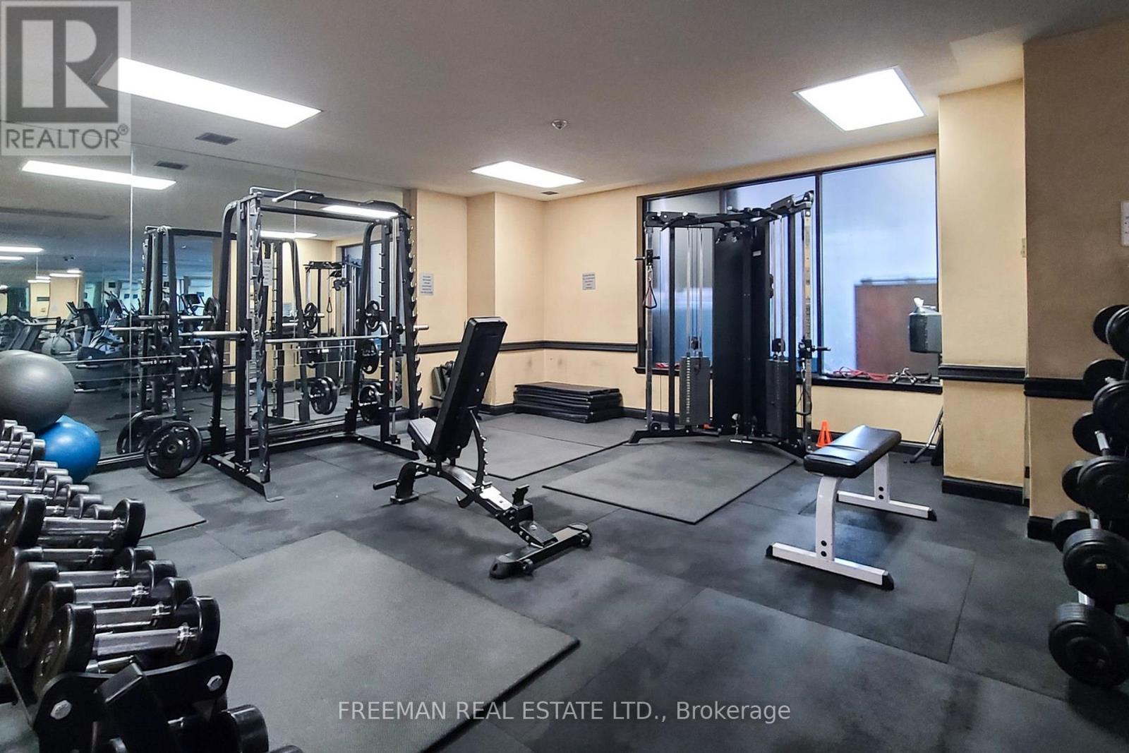 2405 - 633 Bay Street, Toronto, Ontario  M5G 2G4 - Photo 32 - C12953544