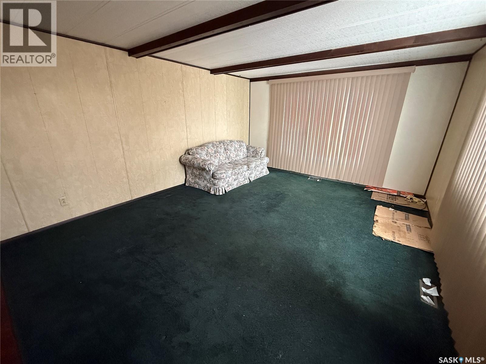 21 Navou Park, Weyburn, Saskatchewan  S4H 2J8 - Photo 3 - SK031986