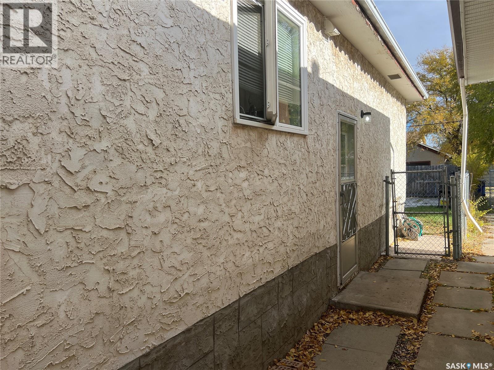 405 York Street, Regina, Saskatchewan  S4R 4W7 - Photo 2 - SK031966