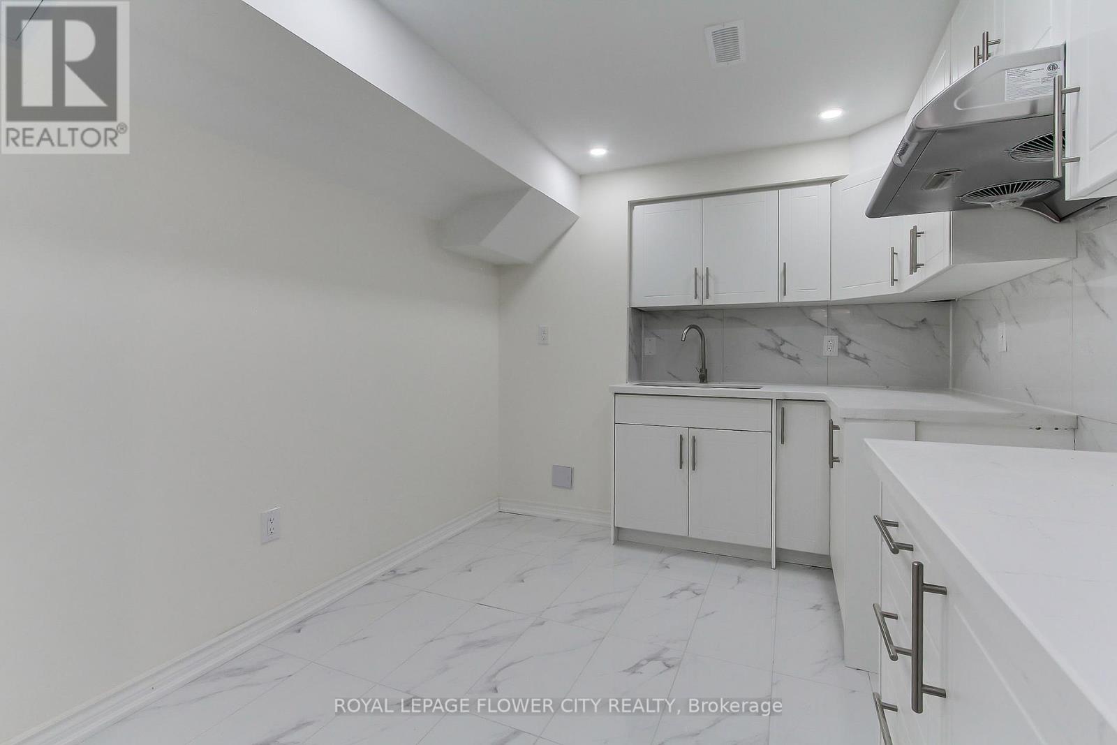 Basement - 25 Aird Court, Milton, Ontario  L9T 3Y1 - Photo 10 - W12953760