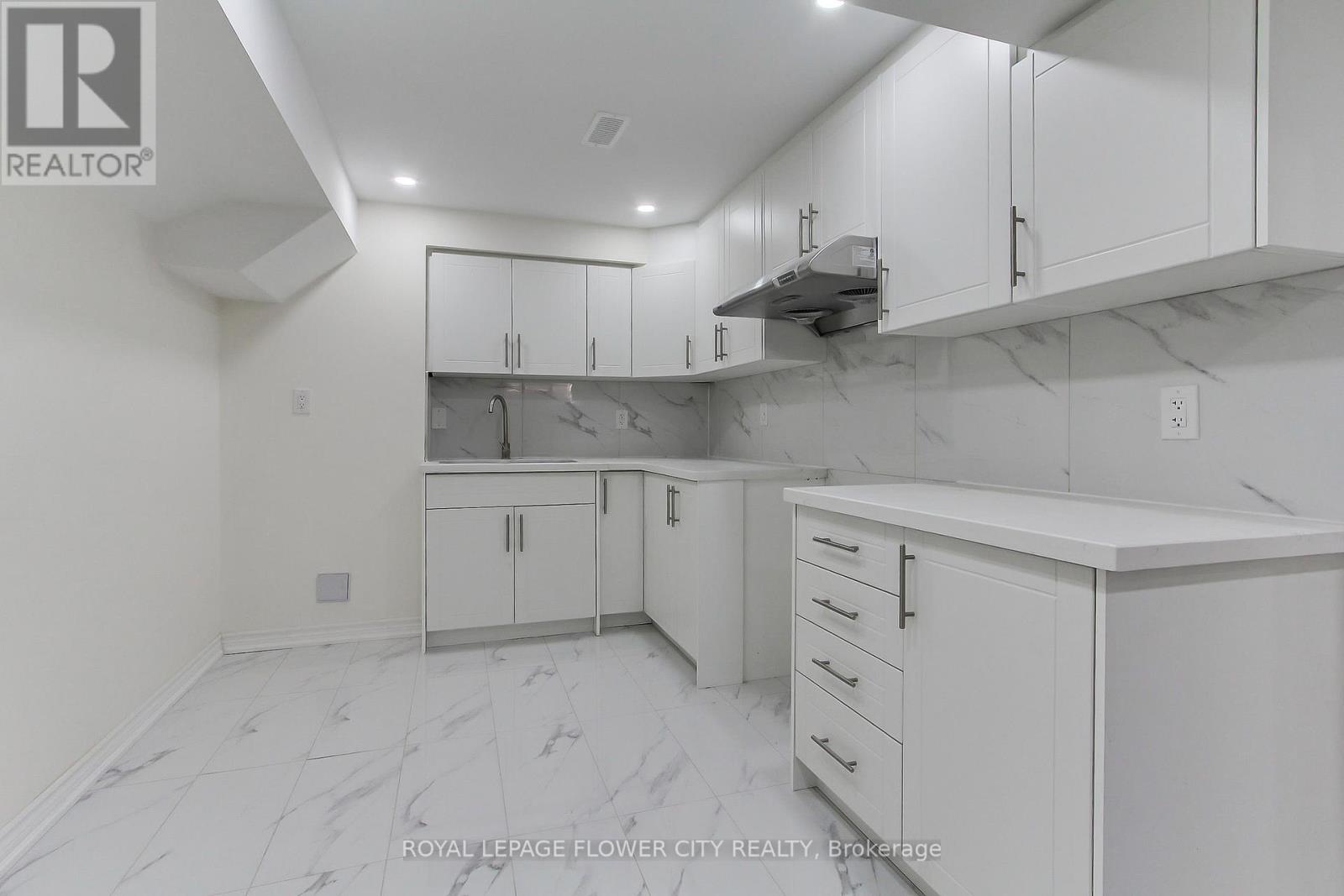 Basement - 25 Aird Court, Milton, Ontario  L9T 3Y1 - Photo 6 - W12953760