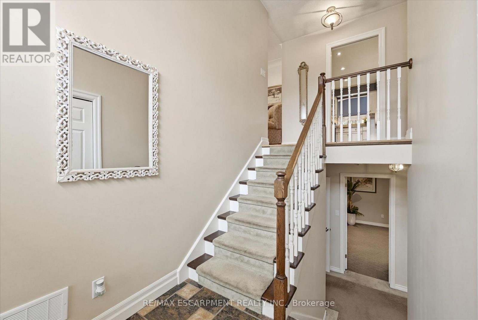 285 Glen Afton Drive, Burlington, Ontario  L7L 1G8 - Photo 5 - W12953772