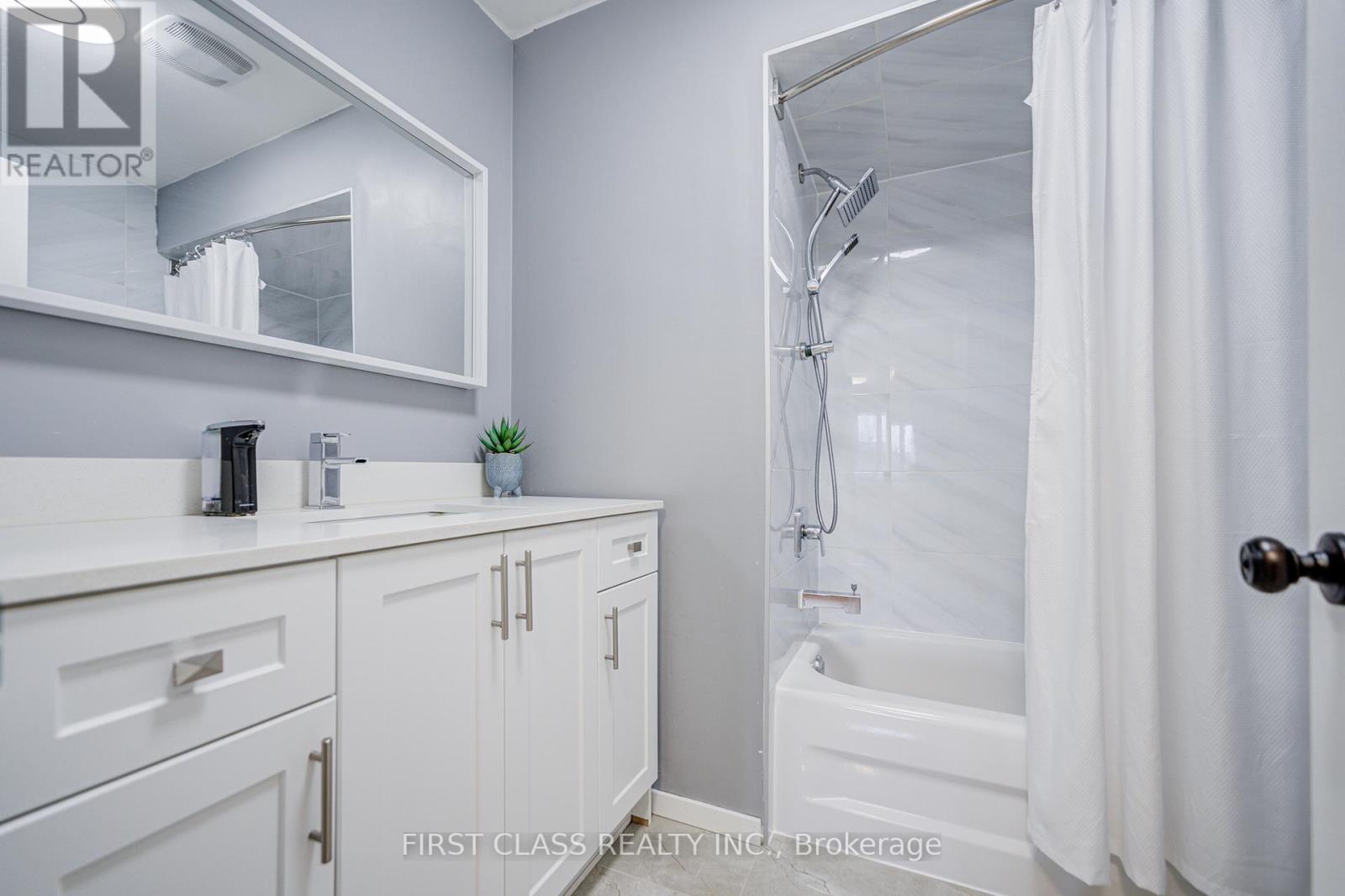 626 Wildgrass Road, Mississauga, Ontario  L5B 4J1 - Photo 13 - W12953776