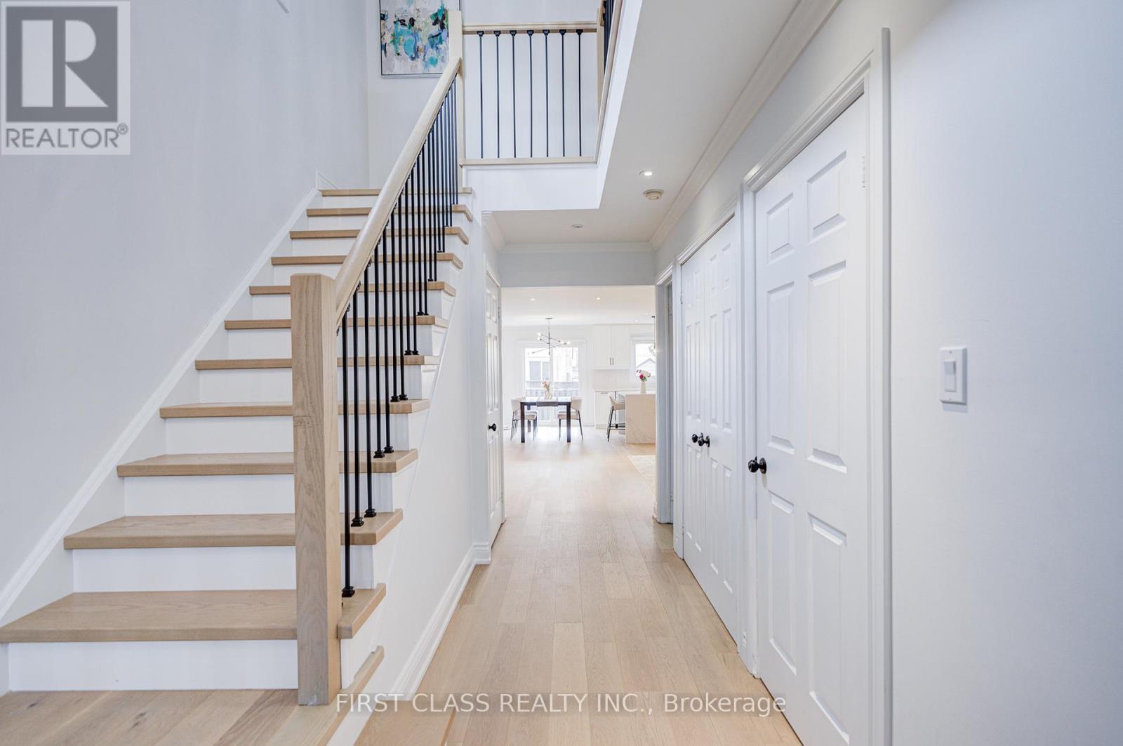 626 Wildgrass Road, Mississauga, Ontario  L5B 4J1 - Photo 2 - W12953776