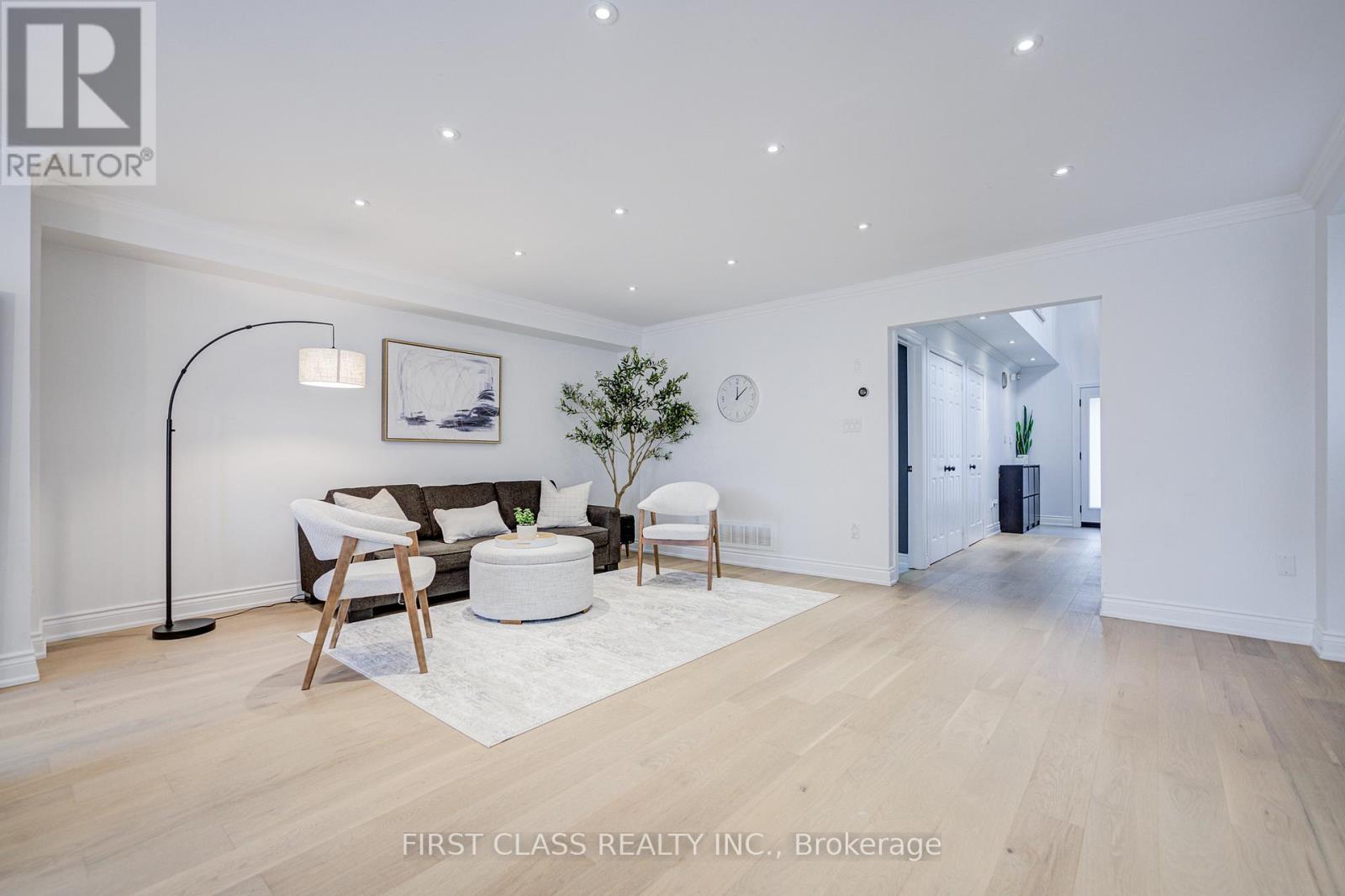 626 Wildgrass Road, Mississauga, Ontario  L5B 4J1 - Photo 5 - W12953776