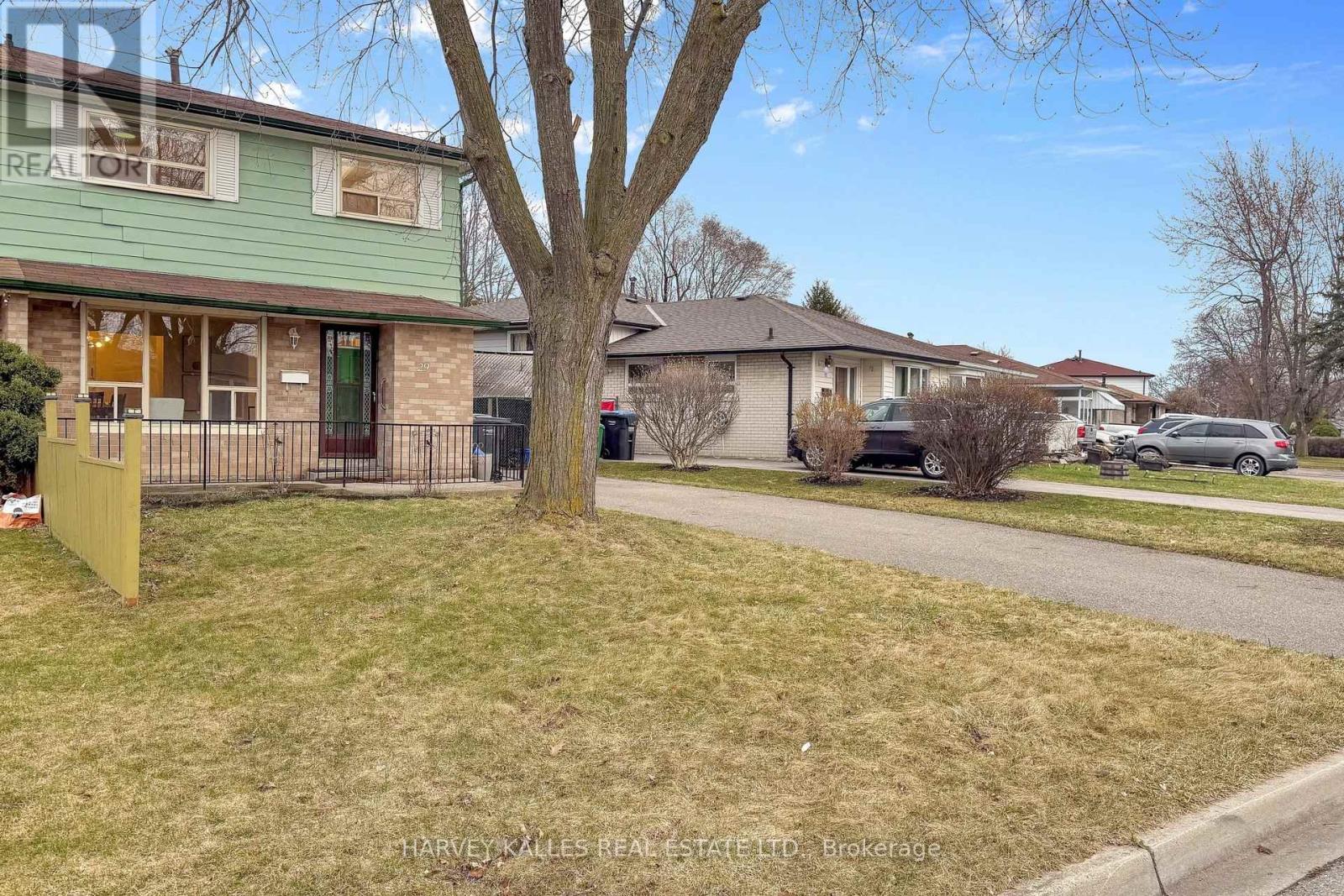 29 Glenmore Crescent, Brampton, Ontario  L6S 1H9 - Photo 2 - W12953822