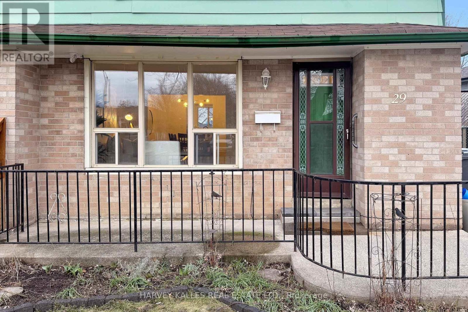 29 Glenmore Crescent, Brampton, Ontario  L6S 1H9 - Photo 3 - W12953822