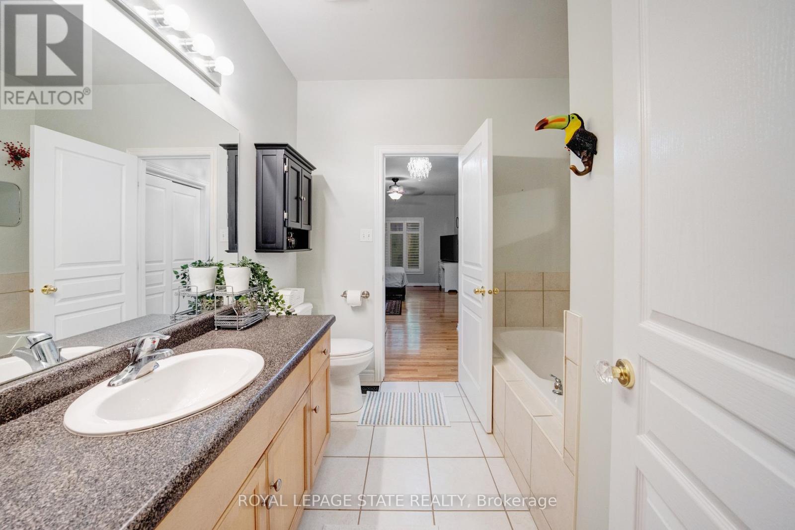 30 Conrad Place, Grimsby, Ontario  L3M 5S5 - Photo 21 - X12953416