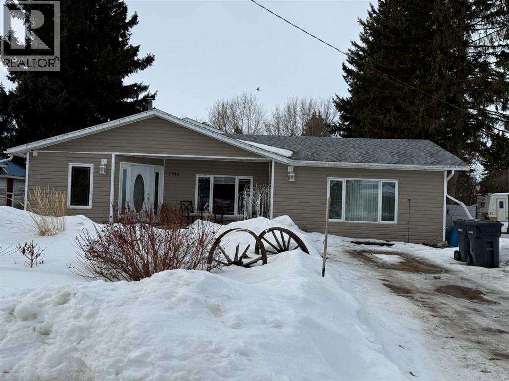 5014 51 Street, Islay, Alberta  T0B 2J0 - Photo 2 - A2294824