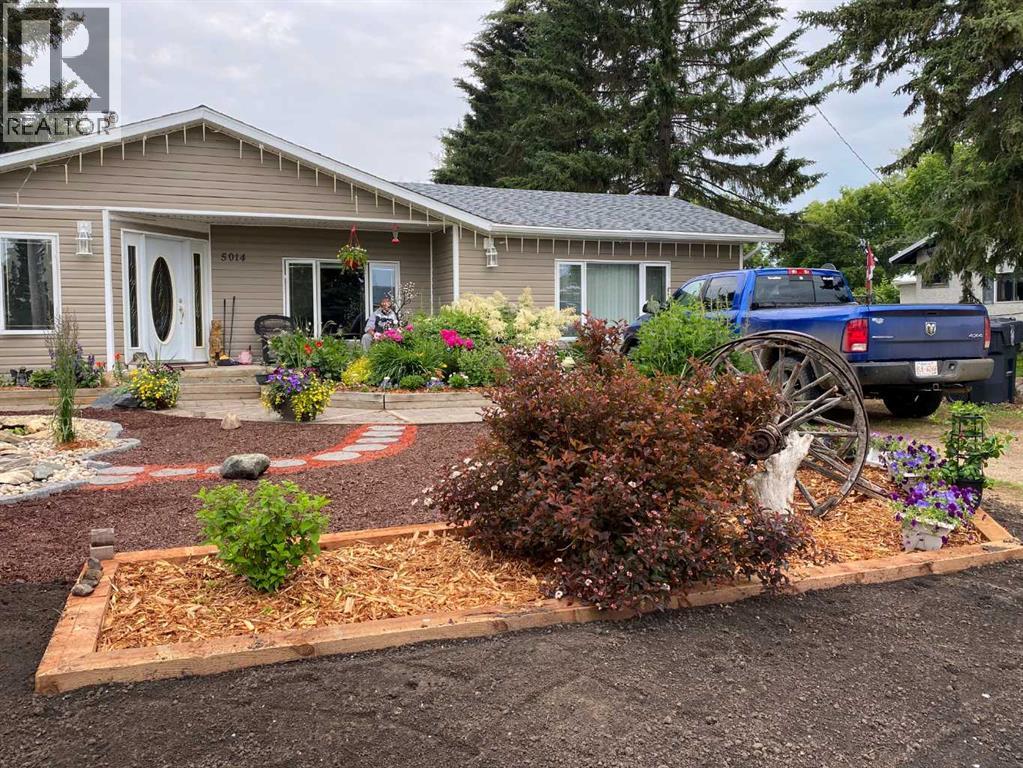 5014 51 Street, Islay, Alberta  T0B 2J0 - Photo 1 - A2294824