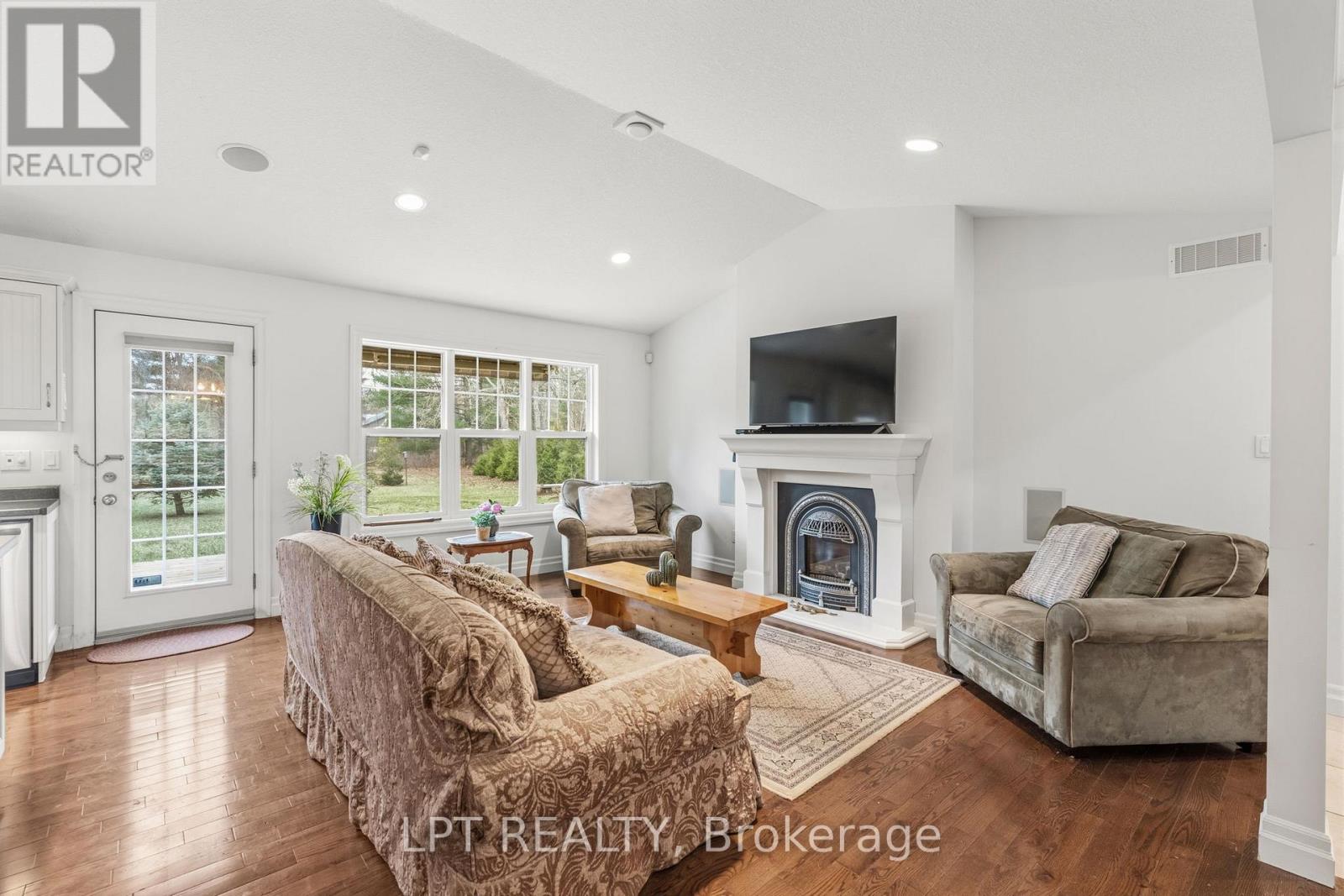 10023 Jenna Road, Lambton Shores, Ontario  N0M 1T0 - Photo 12 - X12953964