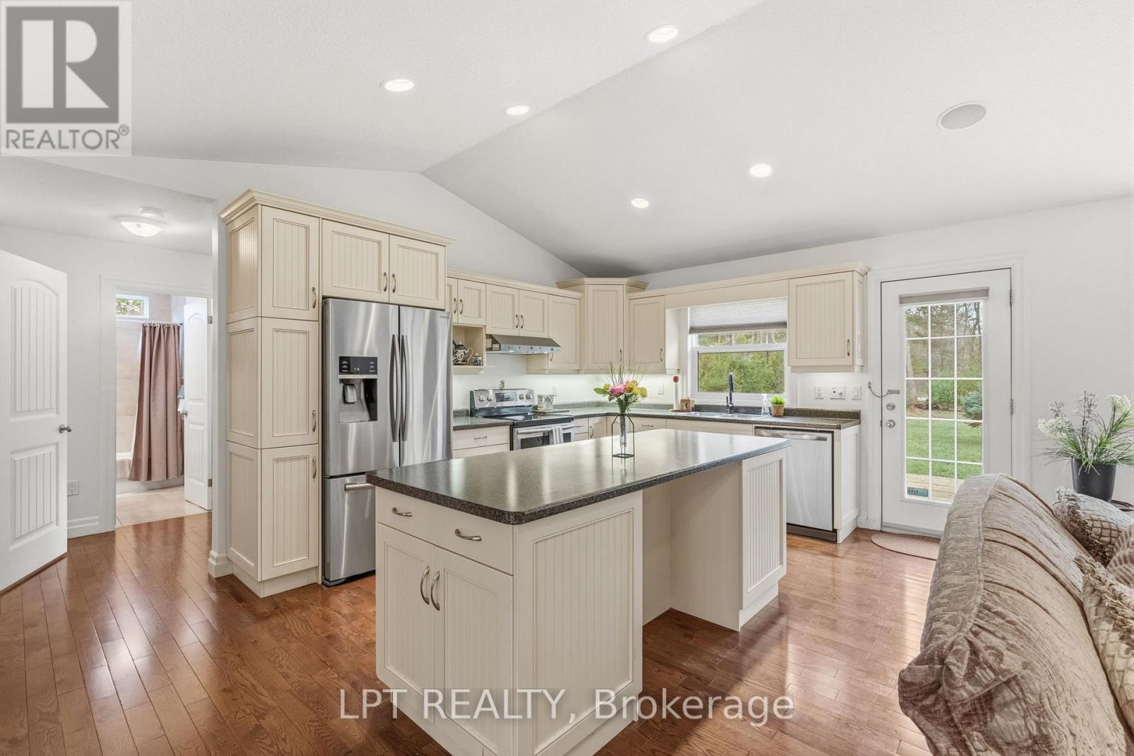 10023 Jenna Road, Lambton Shores, Ontario  N0M 1T0 - Photo 14 - X12953964