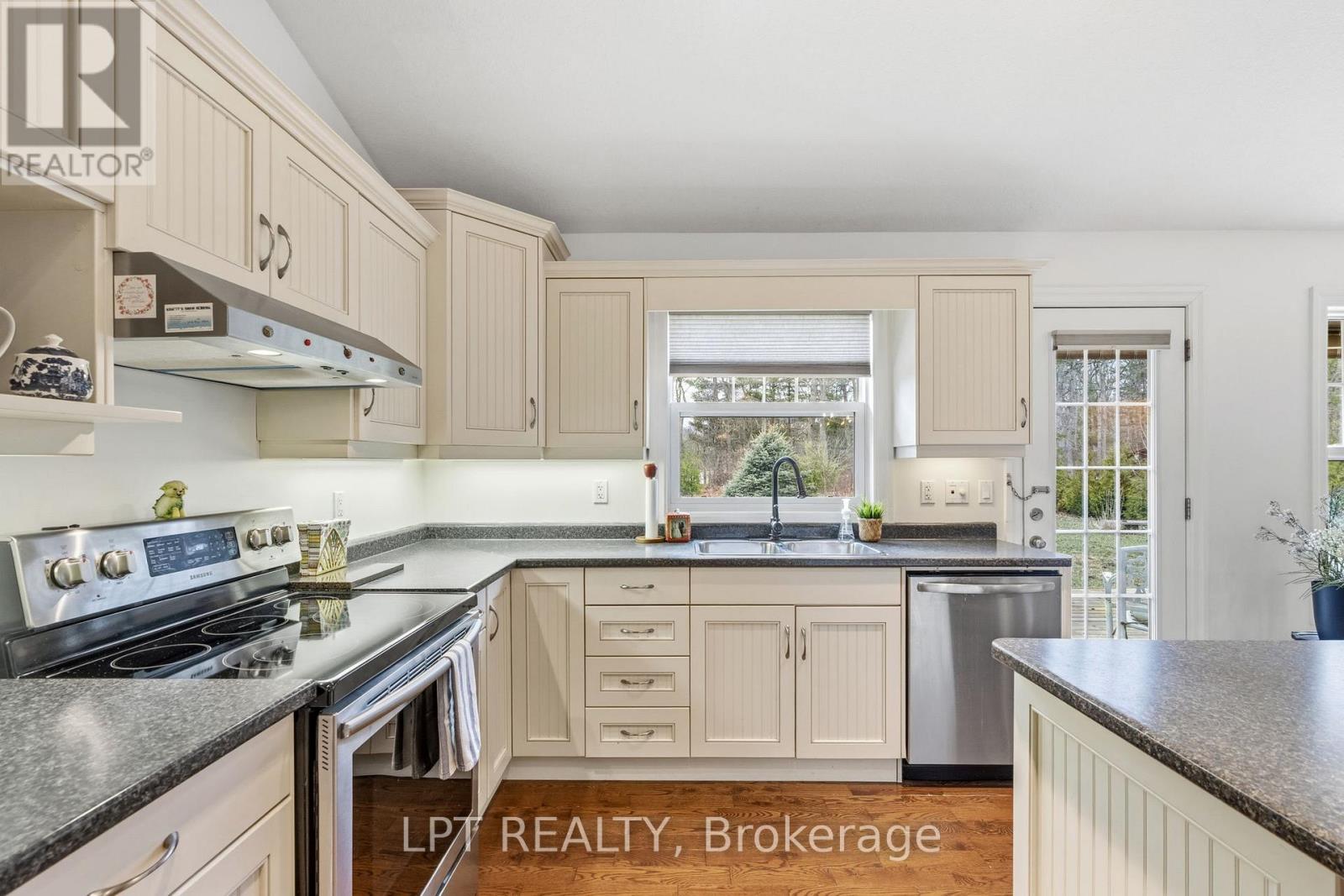 10023 Jenna Road, Lambton Shores, Ontario  N0M 1T0 - Photo 16 - X12953964