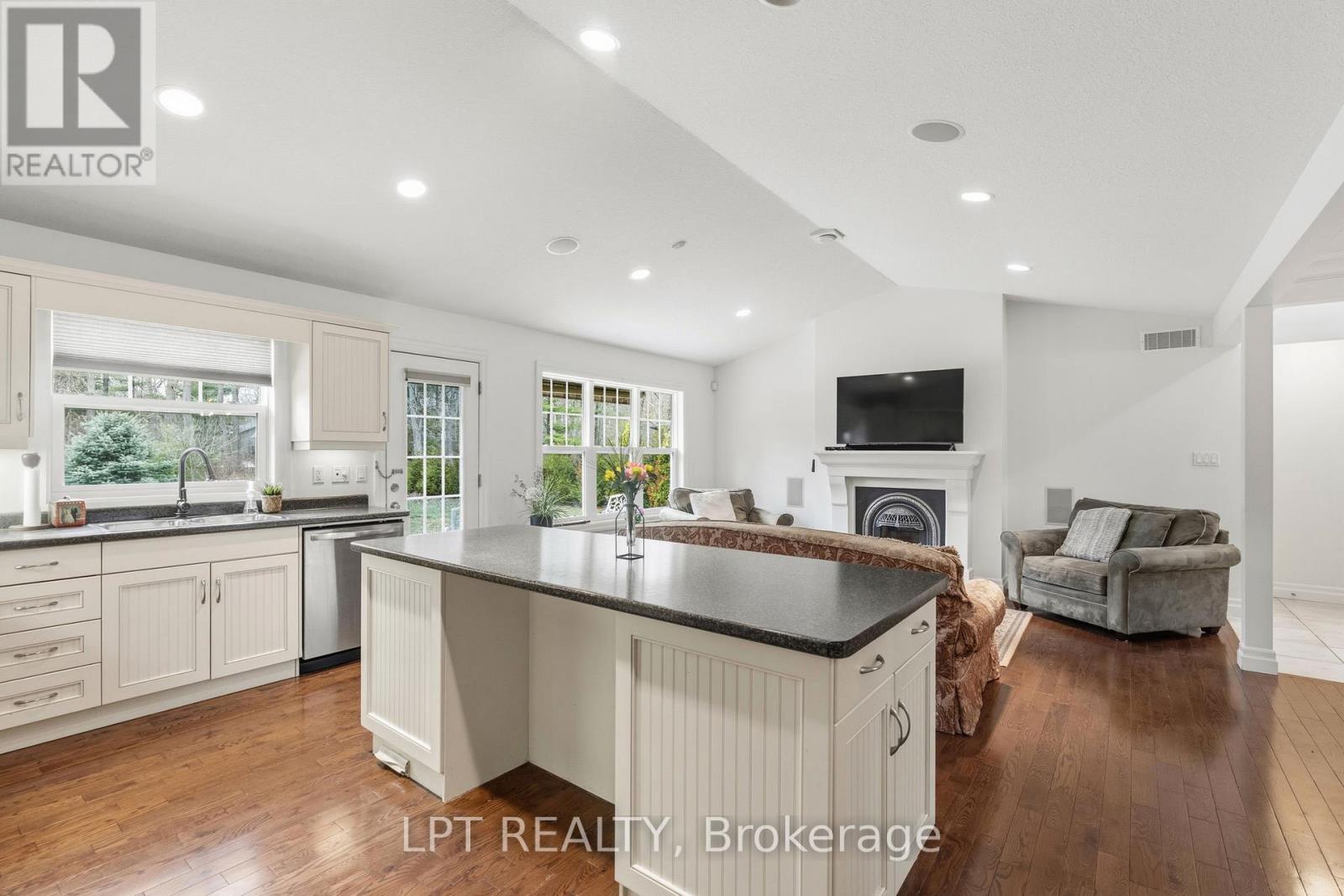 10023 Jenna Road, Lambton Shores, Ontario  N0M 1T0 - Photo 17 - X12953964