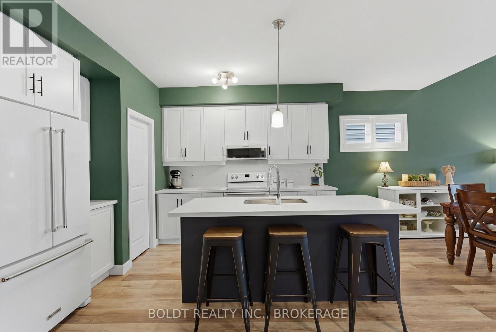 70 Beachwalk Crescent, Fort Erie, Ontario  L0S 1B0 - Photo 6 - X12953006