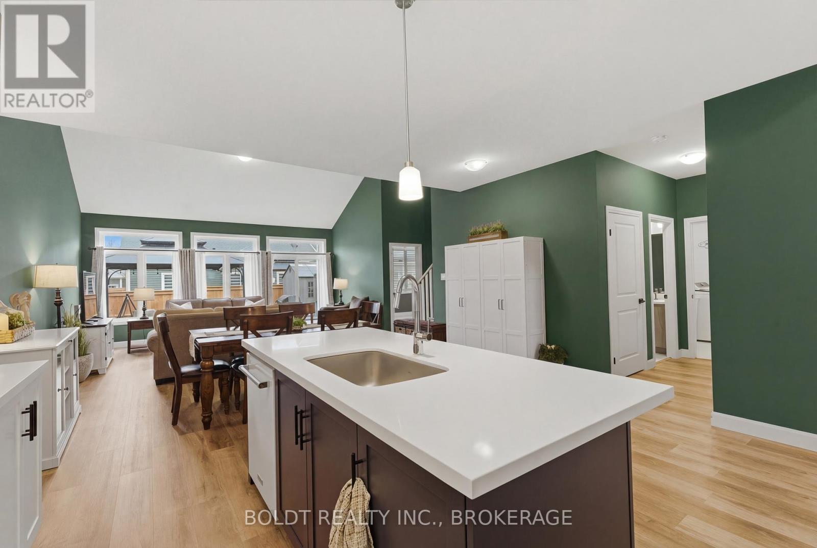 70 Beachwalk Crescent, Fort Erie, Ontario  L0S 1B0 - Photo 8 - X12953006