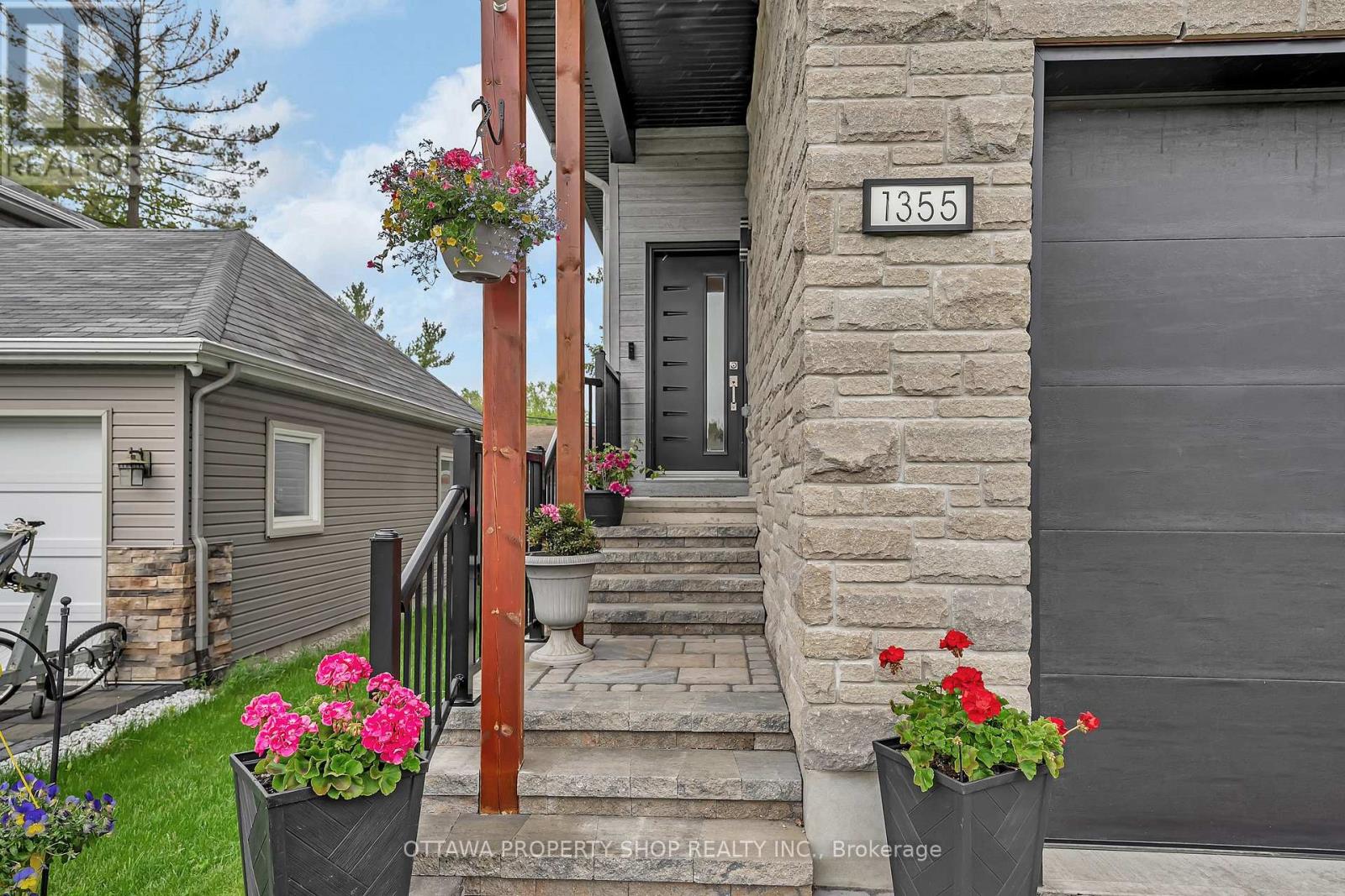 1355 Mory Street, Ottawa, Ontario  K1T 1C8 - Photo 2 - X12953882