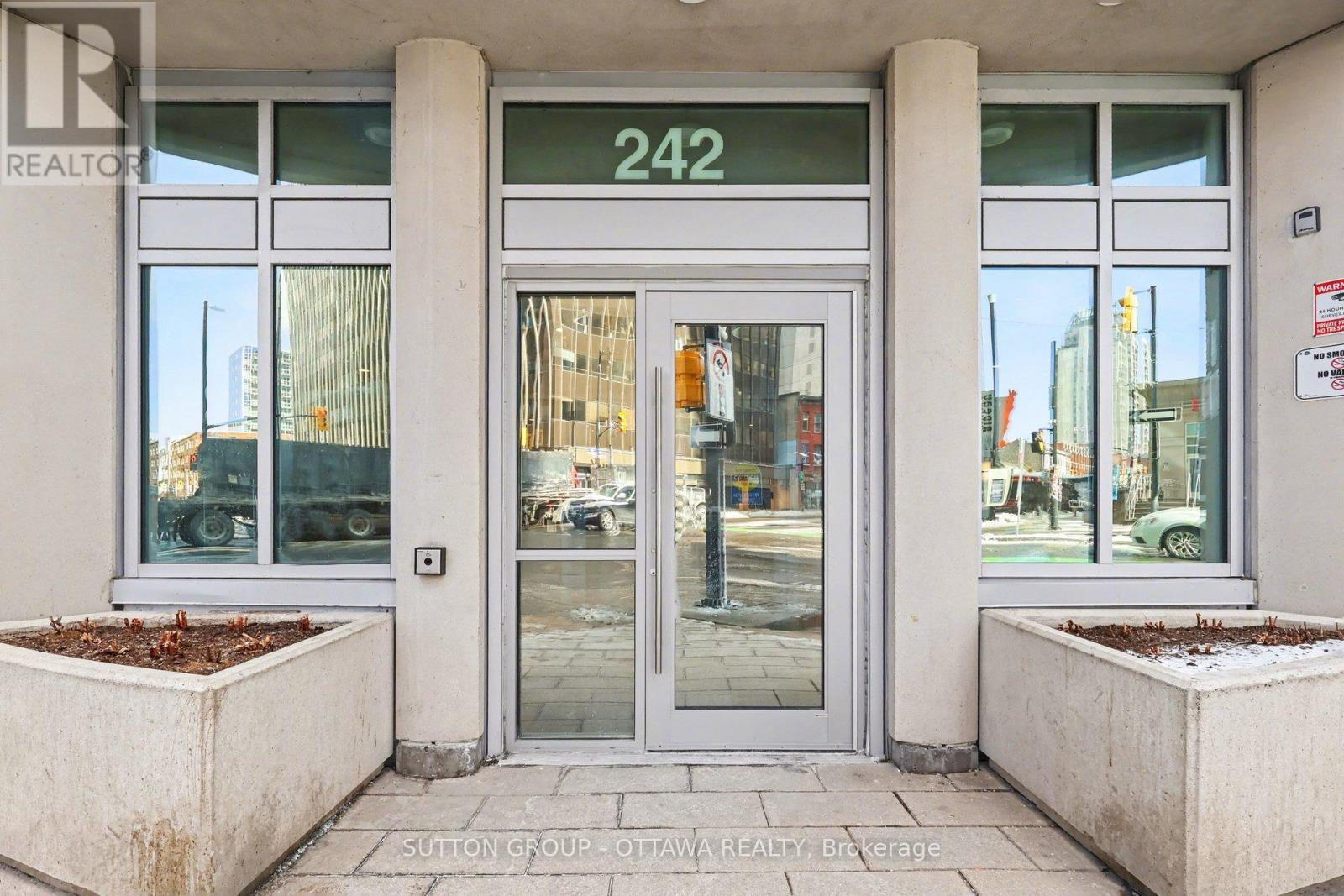 1807 - 242 Rideau Street, Ottawa, Ontario  K1N 0B7 - Photo 2 - X12953900