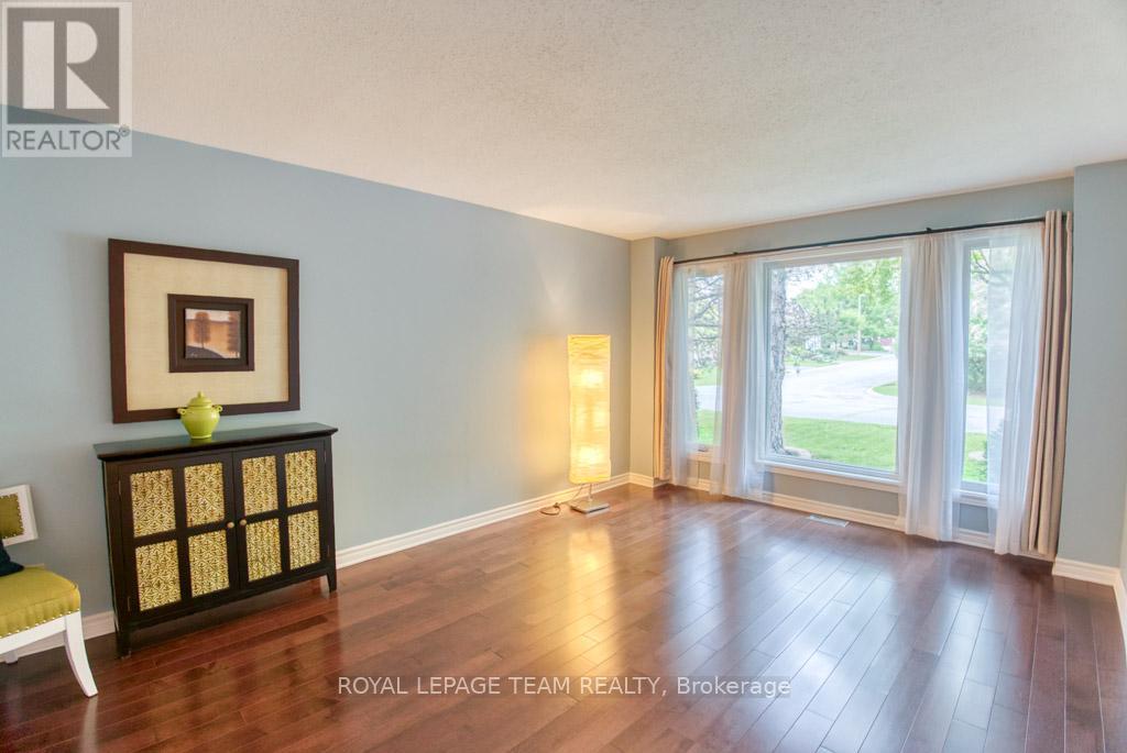 27 Sherk Crescent, Ottawa, Ontario  K2K 2L3 - Photo 11 - X12953916