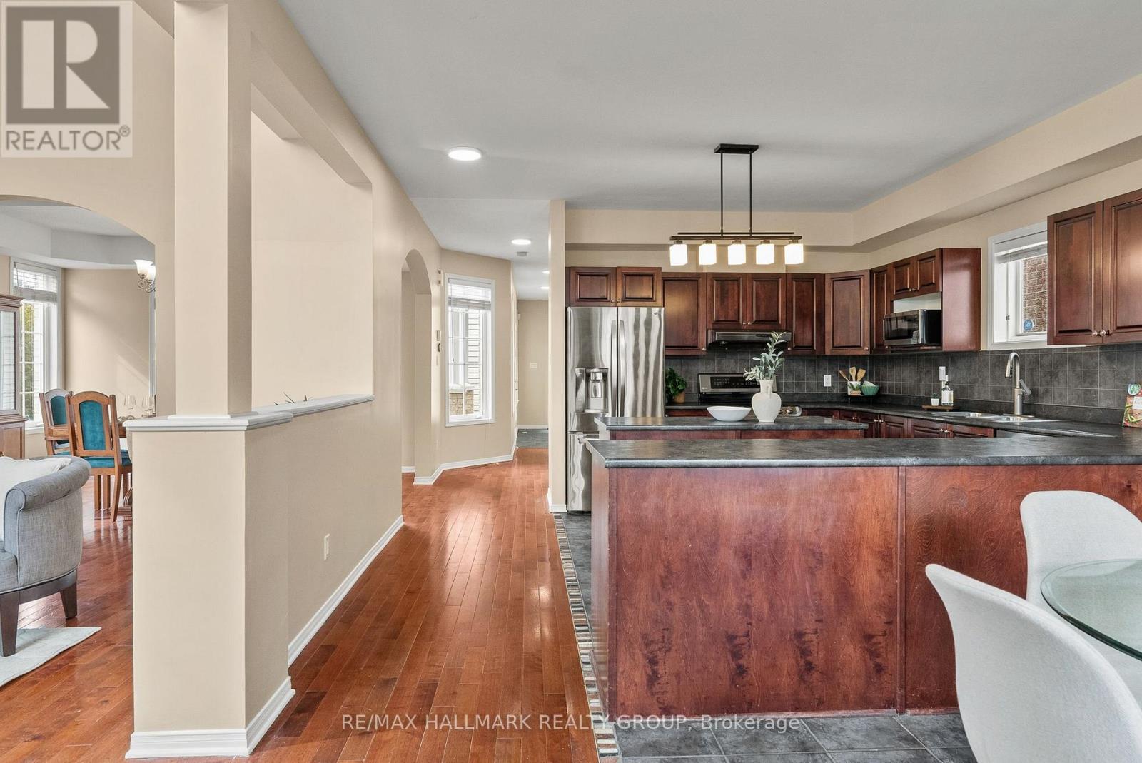 303 Parkin Circle, Ottawa, Ontario  K1T 4G8 - Photo 3 - X12954020