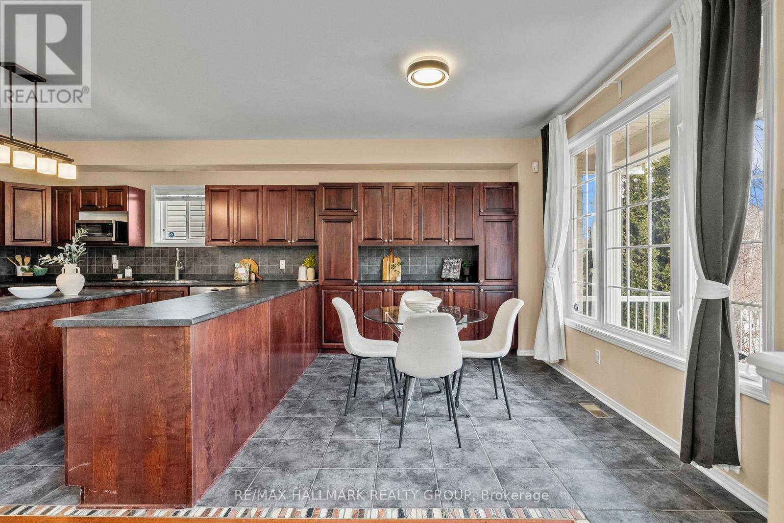 303 Parkin Circle, Ottawa, Ontario  K1T 4G8 - Photo 4 - X12954020