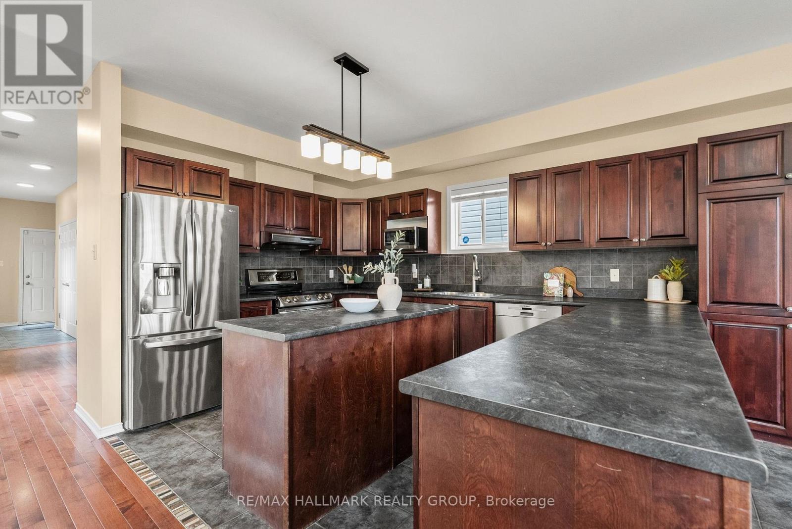 303 Parkin Circle, Ottawa, Ontario  K1T 4G8 - Photo 6 - X12954020