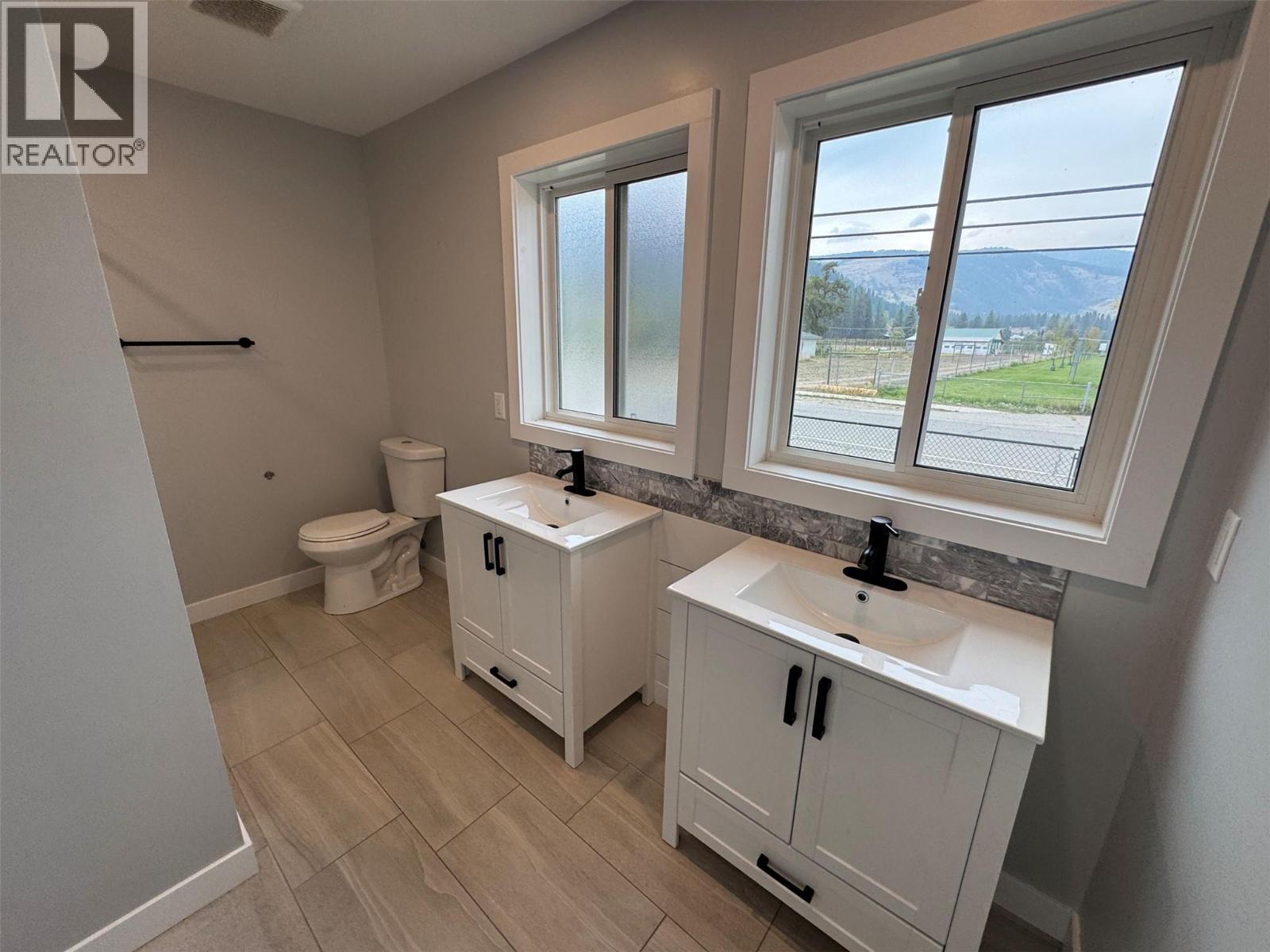 2680 75 Avenue Unit# B, Grand Forks, British Columbia  V0H 1H2 - Photo 8 - 10382018